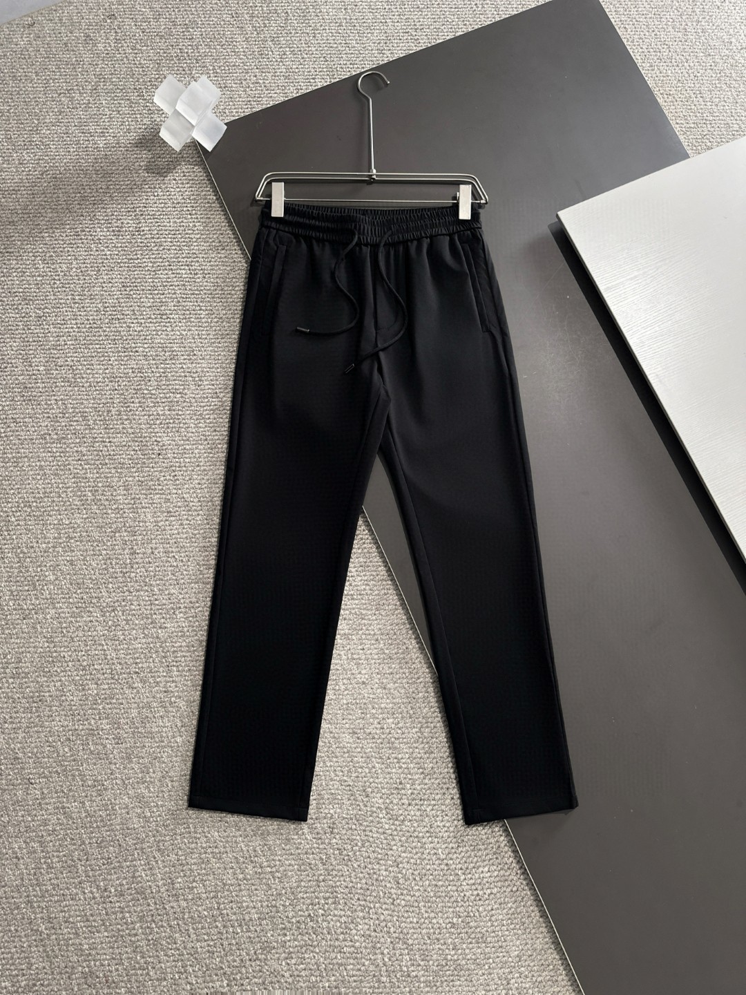 NO:131119,The new LP 2025 model is available in stock, the original single hot jeans are super customized, the original hardware, super heavy industry technology, the style is super excellent, the details are impeccable!  The style is not picky, it is very high-end, and the good products are not waiting for everyone. If you like it, start quickly. Size M-4XL, loro piana, jeans, alexander wang19860909LP 2025新款现货上市,原单爆款牛仔裤超级定制款,原版五金,超级重工工艺,版型超赞细节做工无可挑剔！款式不挑人,特别高档,好货不等人,看中赶紧下手,尺码M-4XL,,loro piana,jeans,alexander wang,Men's clothing