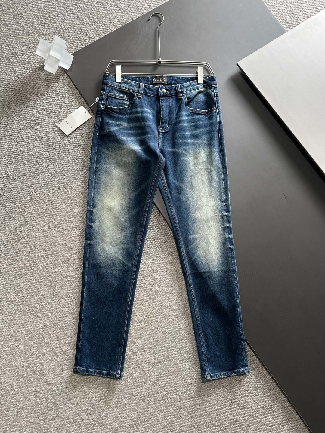 NO:131122,GUCCI 2025 new model is available in stock, original single hot jeans super customized, original hardware, super heavy industry technology, excellent version, impeccable details!  The style is not picky, it is very high-end, and the good products are not waiting for everyone. Take a look at it and start quickly. Size 29-38, gucci, jeans, alexander wang19860909GUCCI 2025新款现货上市,原单爆款牛仔裤超级定制款,原版五金,超级重工工艺,版型超赞细节做工无可挑剔！款式不挑人,特别高档,好货不等人,看中赶紧下手,尺码29-38,,gucci,jeans,alexander wang,Men's clothing