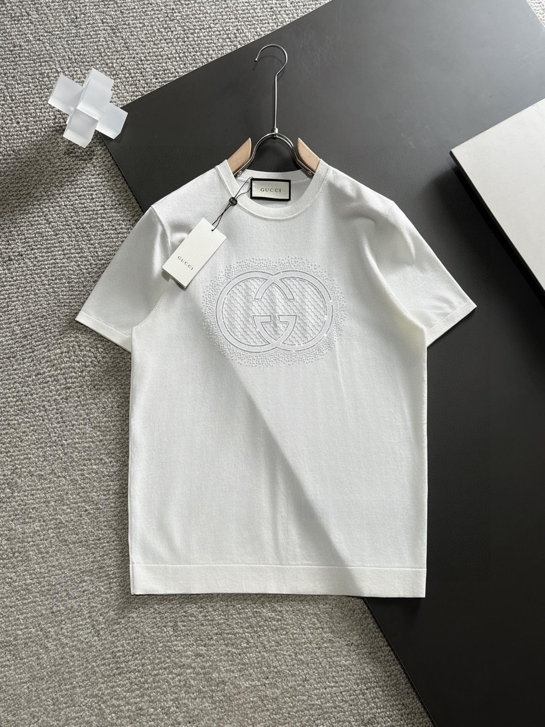 NO:133231,GUCC1 Top base artifact Imported private goods, high-end Tennis POLO short-sleeved sweater, solid color simple counter style, fashionable and luxurious, unquestionable quality, excellent upper body effect, same style on the luxury official website, style counter size S-XXL, maximum wear 200 catties, gucci, T-shirt, alexander wang19860909GUCC1 顶级打底神器 进口私货,高端天丝POLO短袖毛衫 纯色简约专柜款 时尚不失奢华 品质毋庸置疑 上身效果超赞,奢华官网同款 款式专柜尺码S-XXL 最大穿200斤,,gucci,T-shirt,alexander wang,Men's clothing