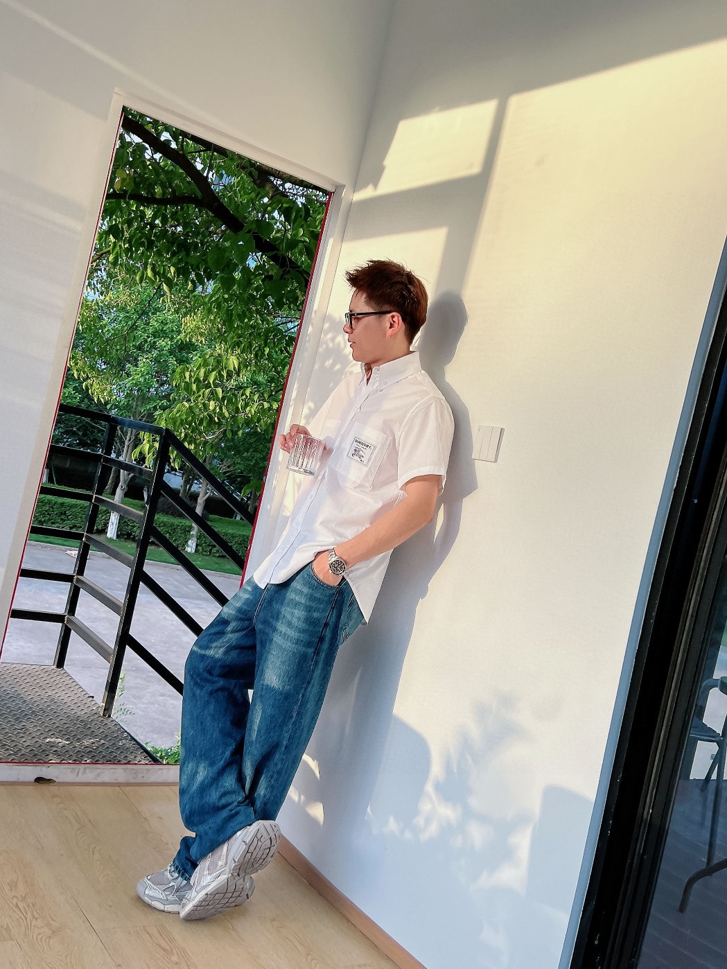 NO:137718,BURBERRY new product!  25SS War Horse Logo Short Sleeve Shirt Original version purchased at 5,500 yuan in China!  The Knight flag is written in Latin 