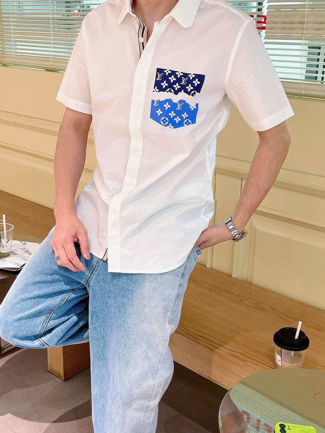 🇫🇷 L V *2026帅气修身备款短袖衬衫，100%鲁泰丝滑面料，舒服透气，休闲衬衣，简约时尚，从容百