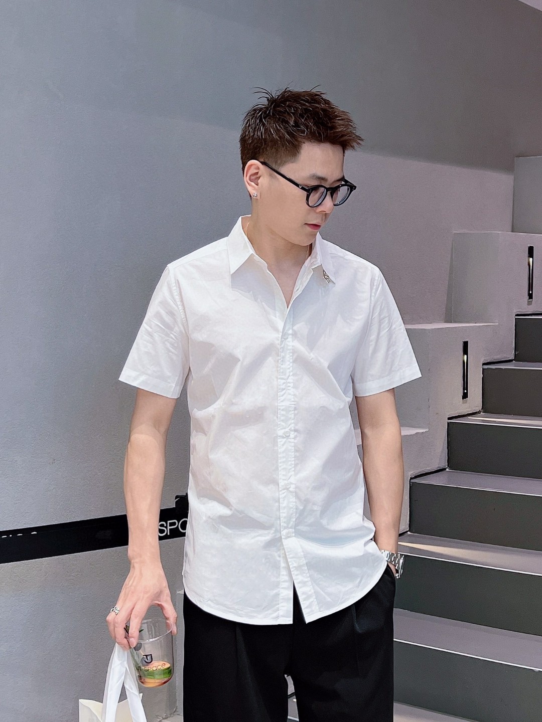 🇫🇷 D&G 杜嘉班纳 *2026帅气修身备款短袖衬衫，100%鲁泰丝滑面料，舒服透气，休闲衬衣，简约时