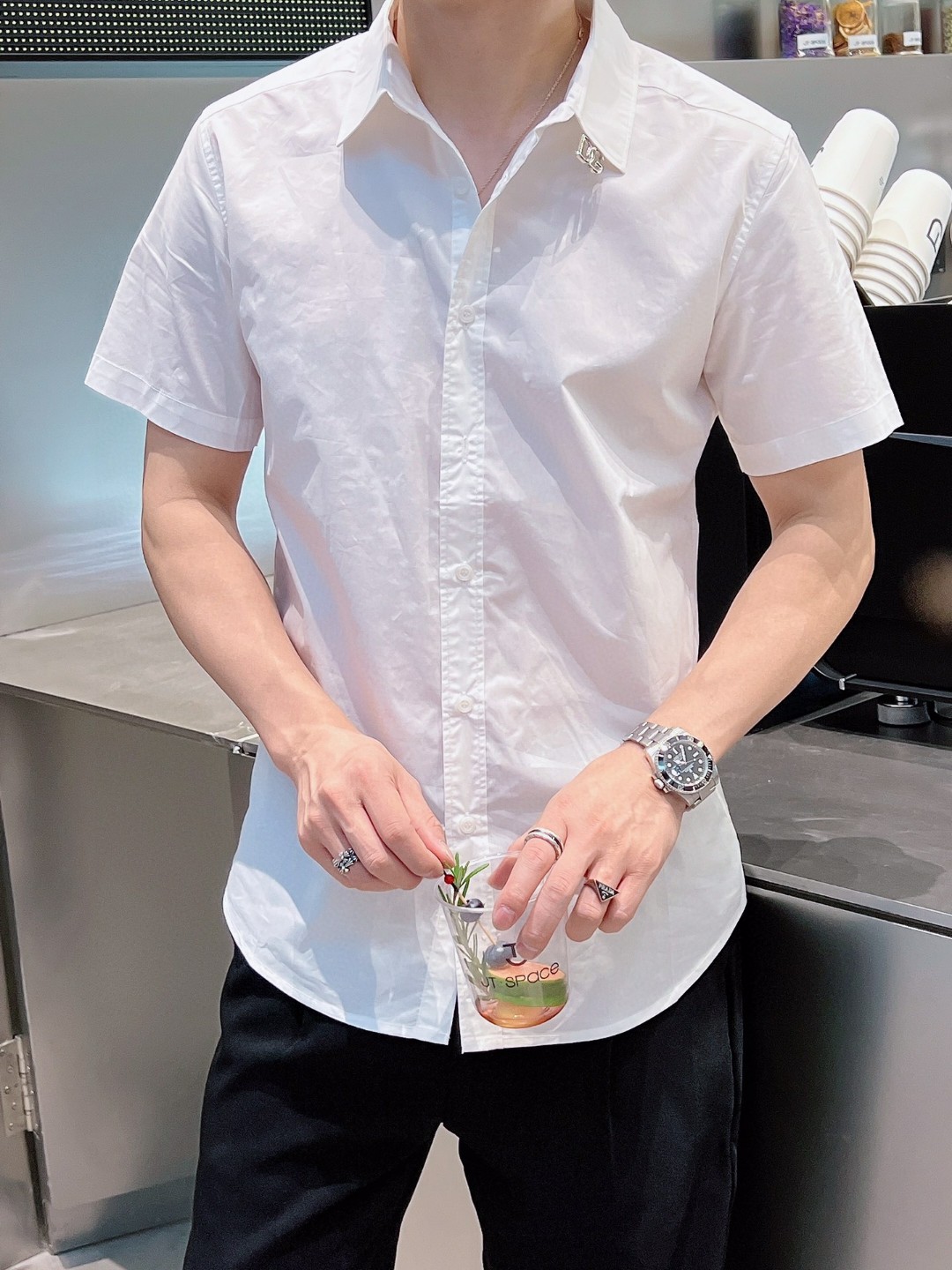 🇫🇷 D&G 杜嘉班纳 *2026帅气修身备款短袖衬衫，100%鲁泰丝滑面料，舒服透气，休闲衬衣，简约时