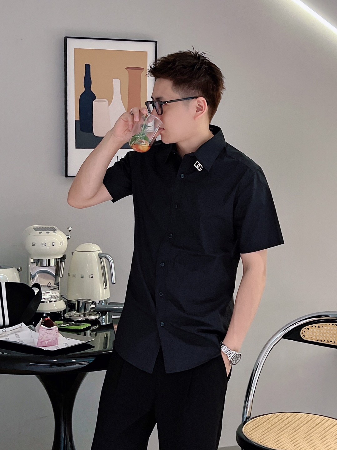 NO:137703,D&G Dolce & Gabbana *2025 handsome slim fit short-sleeved shirt, Lutai silky fabric, comfortable and breathable, casual shirt, simple and fashionable, calm and versatile, handsome and elegant Pure imported custom fabrics Not easy to wrinkle Luxurious as new, delicate and exquisite workmanship, impeccable, superb upper body effect, one of the essentials for wardrobe Size M-XXXL slim fit,, Dolce & Gabbana, Dolce & Gabbana, Shirts, T-shirt, alexander wang19860909D&G 杜嘉班纳 *2025帅气修身备款短袖衬衫,鲁泰丝滑面料,舒服透气,休闲衬衣,简约时尚,从容百搭,帅气优雅 纯进口订制面料 不易起皱 奢华如新 做工细致精湛 无可挑剔 上身效果超级赞 衣橱必备款之一 尺码M-XXXL 修身版型,,Dolce&Gabbana,Dolce&Gabbana,shirts,T-shirt,alexander wang,Men's clothing