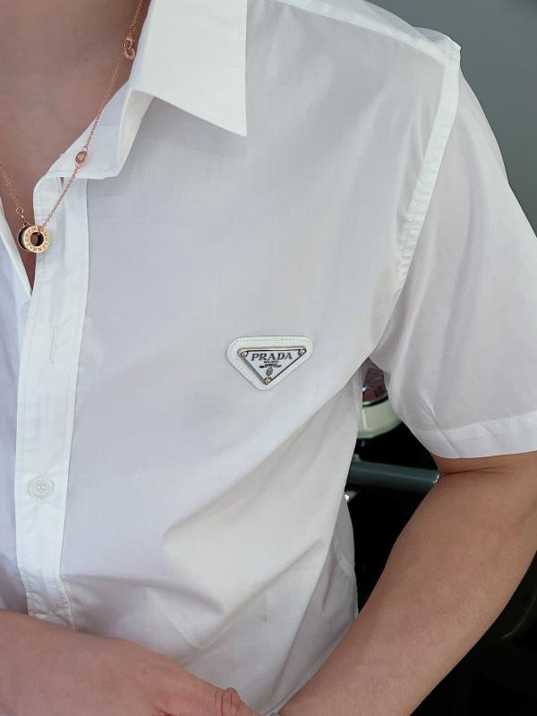 🇫🇷PRADA*2026帅气修身备款短袖衬衫，100%鲁泰丝滑面料，舒服透气，休闲衬衣，简约时尚，从容百