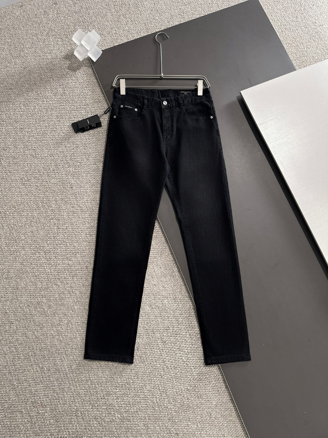 NO:161808,2025 spring and summer hot product Dolce & Gabbana Size 29-40 Introduction to high-end jeans Top design High-quality hardware and accessories Imported fabrics Elastic and comfortable Quality assurance, Dolce & Gabbana, jeans, alexander wang198609092025春夏爆款 杜嘉班纳 尺码29-40 介绍高端牛仔裤 顶级设计 高品质五金辅料 进口面料 弹力舒适 质量保证,,,Dolce&Gabbana,jeans,alexander wang,Men's clothing