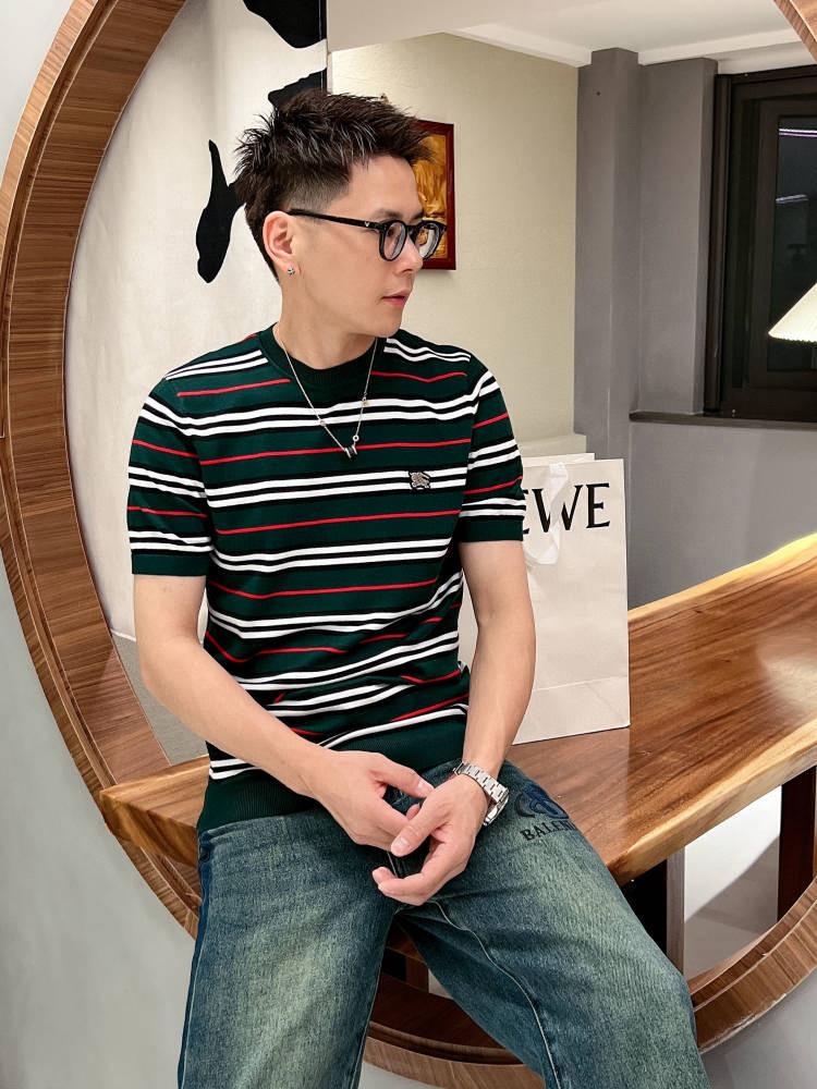 Burberry2026🇫🇷顶级打底神器 进口私货，高端天丝毛衫 纯色简约专柜款 时尚不失奢华 品质毋庸
