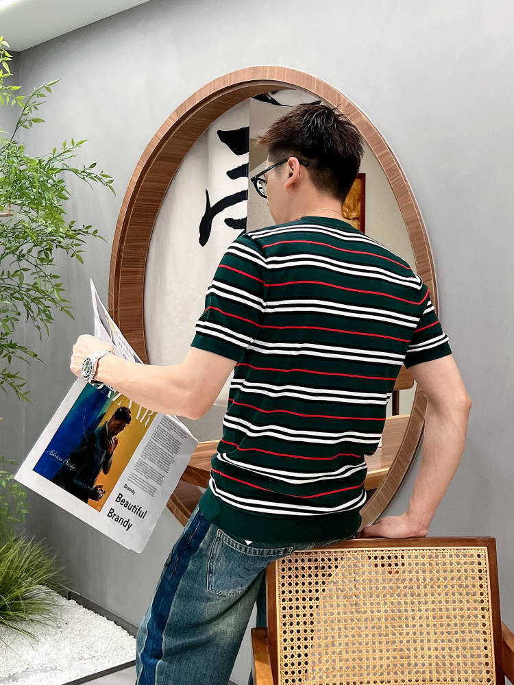 Burberry2026🇫🇷顶级打底神器 进口私货，高端天丝毛衫 纯色简约专柜款 时尚不失奢华 品质毋庸