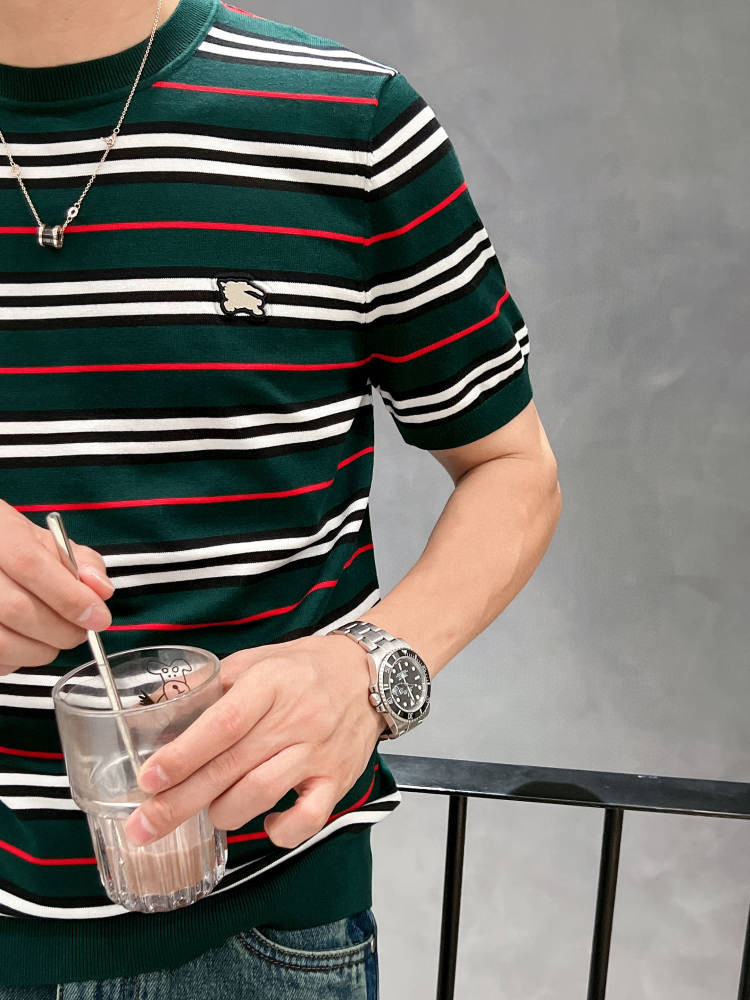 Burberry2026🇫🇷顶级打底神器 进口私货，高端天丝毛衫 纯色简约专柜款 时尚不失奢华 品质毋庸