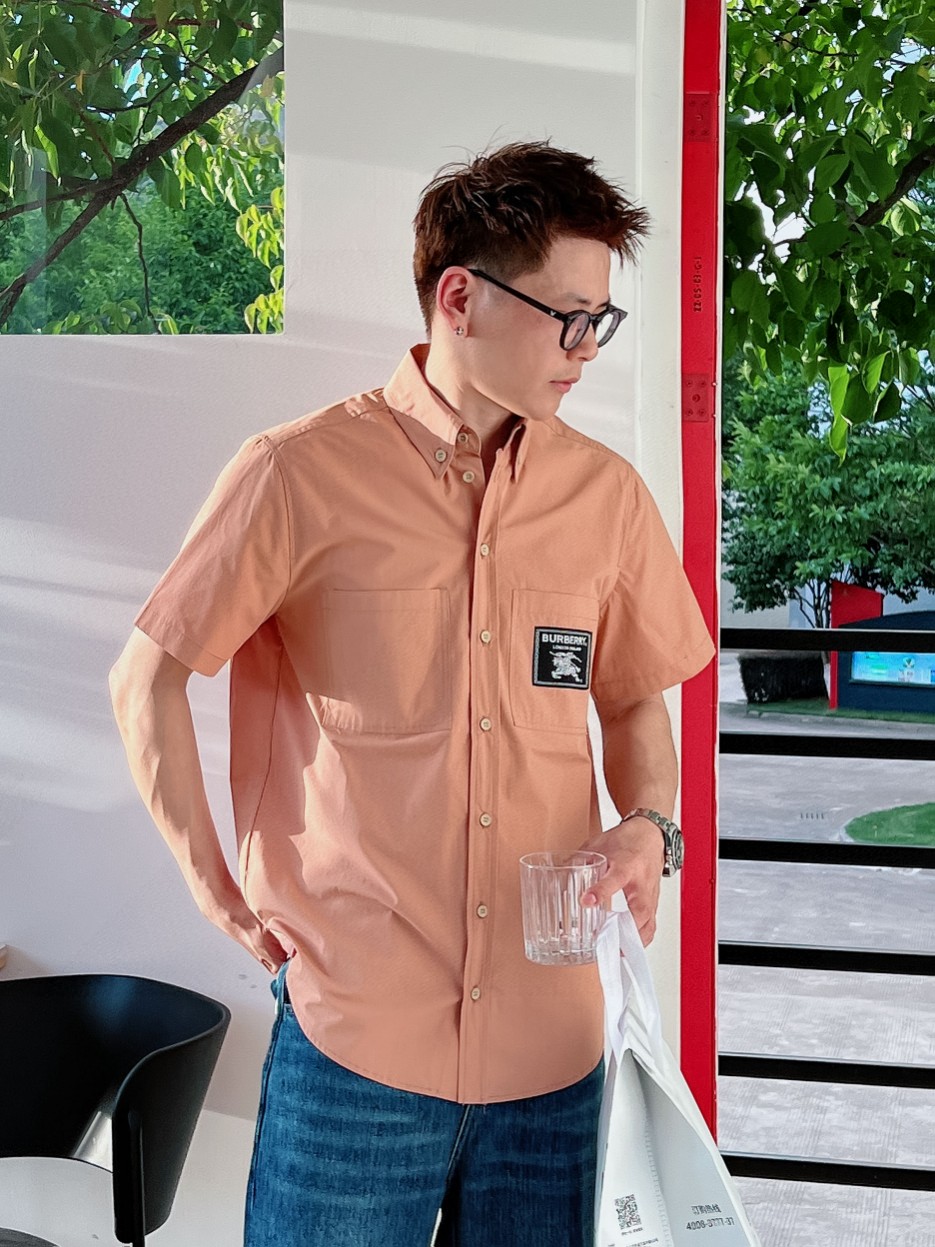 🇫🇷BURBERRY新品！26SS 战马徽标短袖衬衫 原版国内5500购入！骑士旗帜写着拉丁语