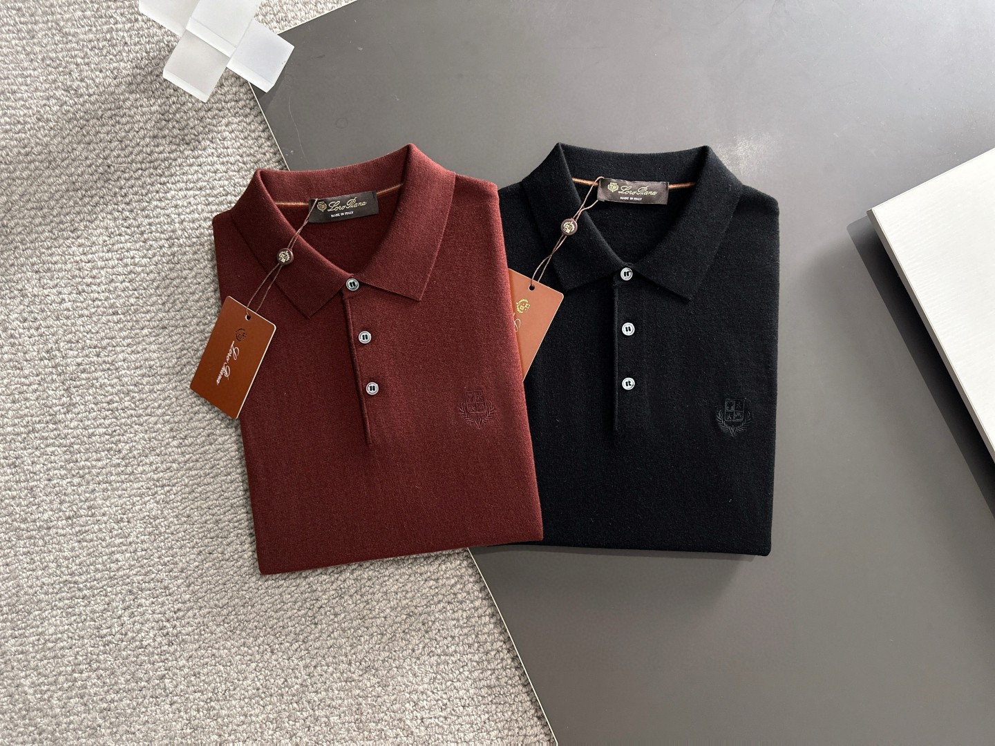 NO:413736,LP 2025 high-end Tensi POLO short-sleeved sweater solid color simple counter style, fashionable and luxurious, unquestionable quality, excellent upper body effect, same style on the luxury official website, style counter size M-3XL, maximum wear 200 catties, black maroon, loro piano, T-shirt, alexander wang19860909LP 2025高端天丝POLO短袖毛衫 纯色简约专柜款 时尚不失奢华 品质毋庸置疑 上身效果超赞,奢华官网同款 款式专柜尺码M-3XL 最大穿200斤 黑色 枣红色,,loro piana,T-shirt,alexander wang,Men's clothing