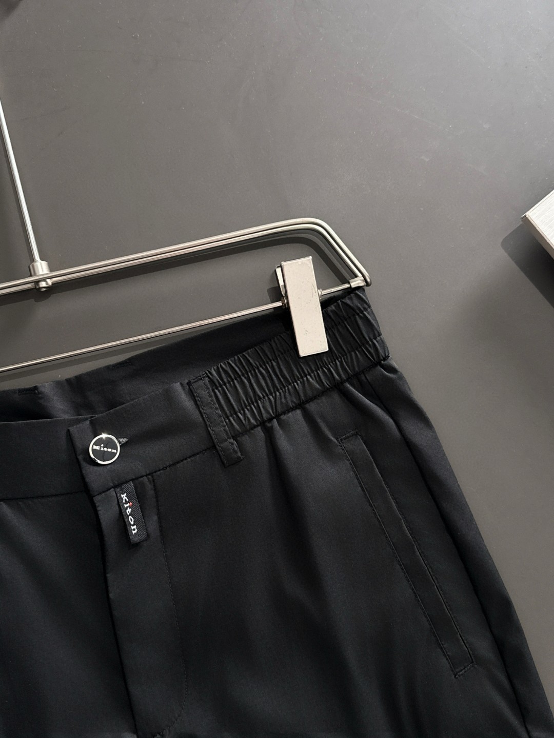 🇫🇷 Kiton 2026春夏爆款颜色：黑色，灰色，藏蓝色尺码：M-4XL介绍：高端松紧腰裤 顶级设计 