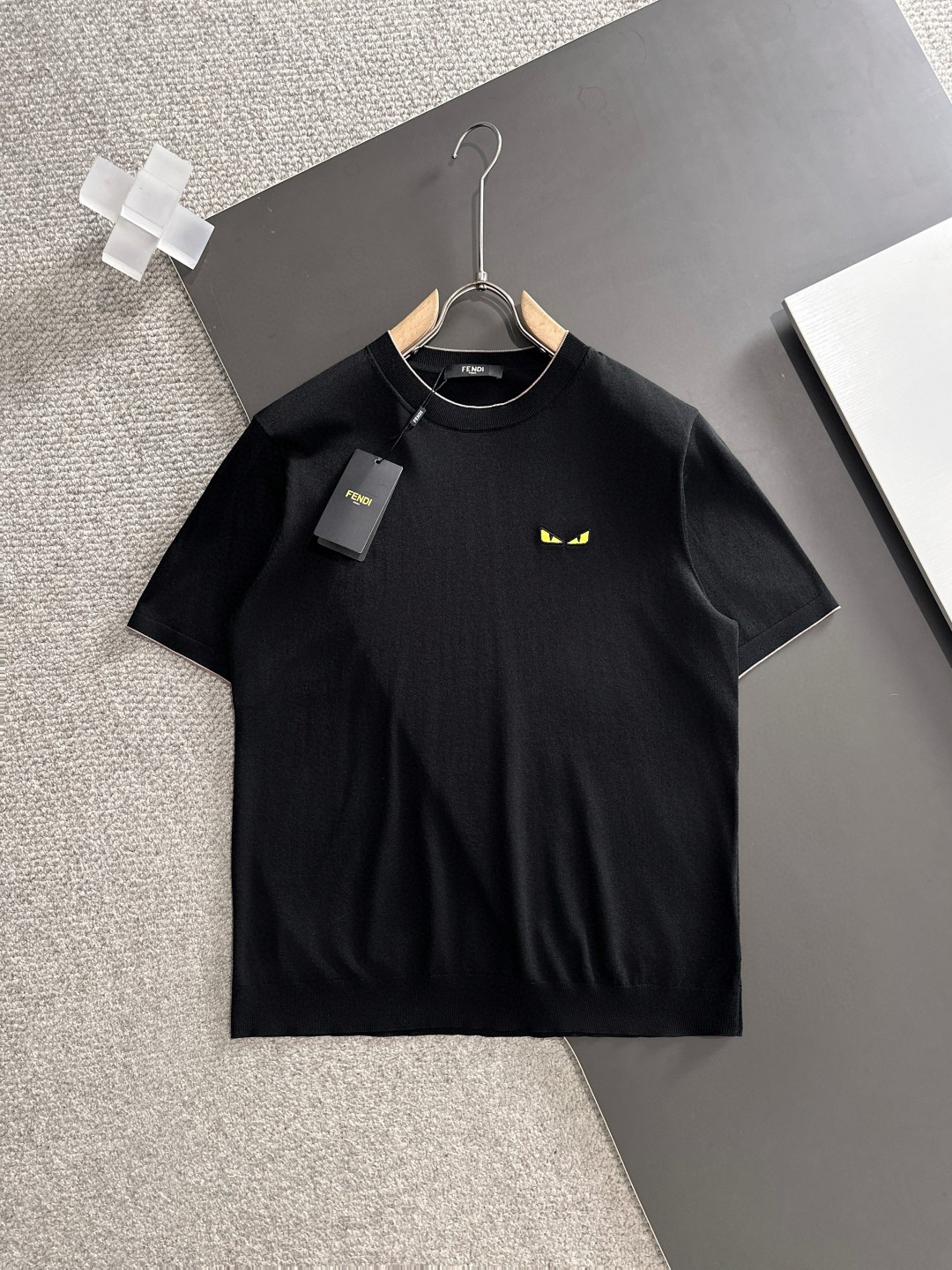 NO:743705,FENDI round neck knitted short sleeves Material mulberry silk cotton Applicable seasons spring, summer and autumn, collar type round neck Sleeve length short sleeves Regular sleeves Regular length Fitted style Other styles Regular thickness Size M-3XL Size shoulder width Bust length M 42100 65 L 43104 67 XL 44108 69 XXL 45112 71  XXXL 46 116 73,,fendi,T-shirt,19860909FENDI 圆领 针织短袖 材质桑蚕丝 棉 适用季节春 夏 秋, 领型圆领 袖长短袖 袖型常规袖 衣长常规 版型合身 款式其他 厚度常规 尺码 M-3XL 尺码肩宽胸围衣长 M 42100 65 L 43104 67 XL 44108 69 XXL 45112 71 XXXL 46  116 73,,fendi,T-shirt,,Men's clothing