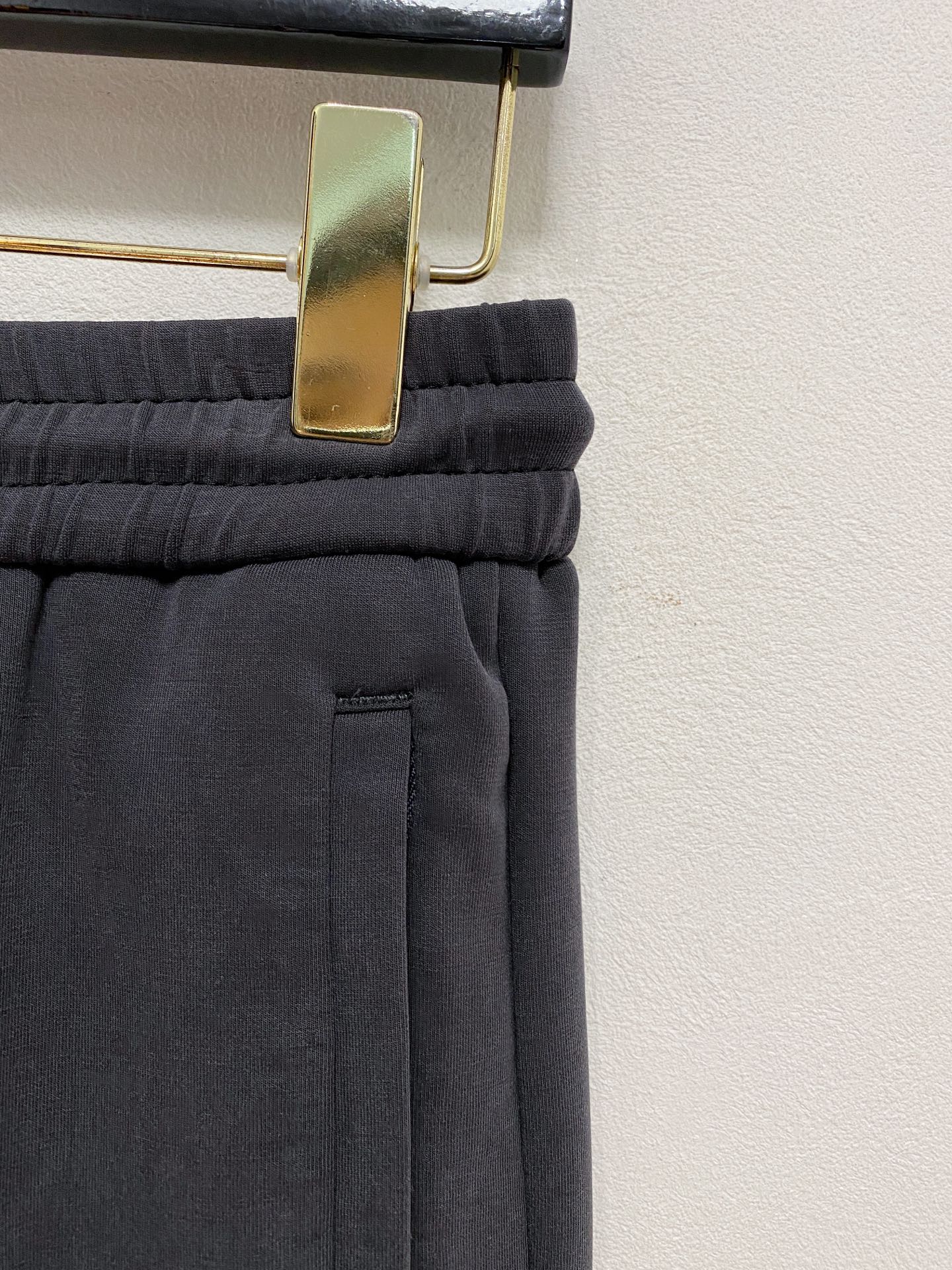 🇫🇷lP🆕原单休闲裤 2025新品，原版休闲裤 原版重工打造，品牌经典LOGO设计，三标齐全！原版五金辅