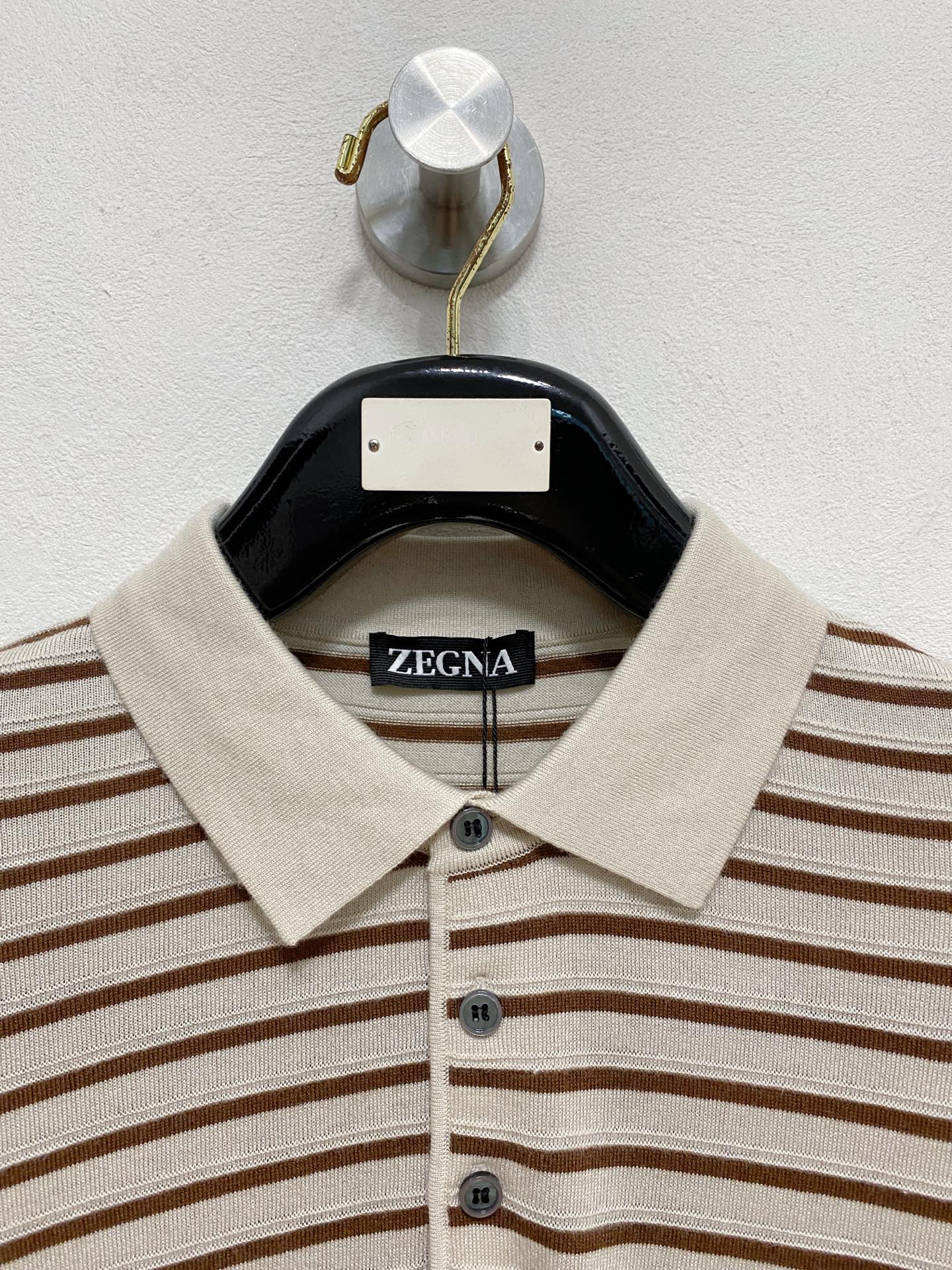 杰尼亚 🇫🇷2025新款男士经典翻领针织Polo衫系列 进口针织面料呈现。轻盈柔软的面料经过成衣染色，营