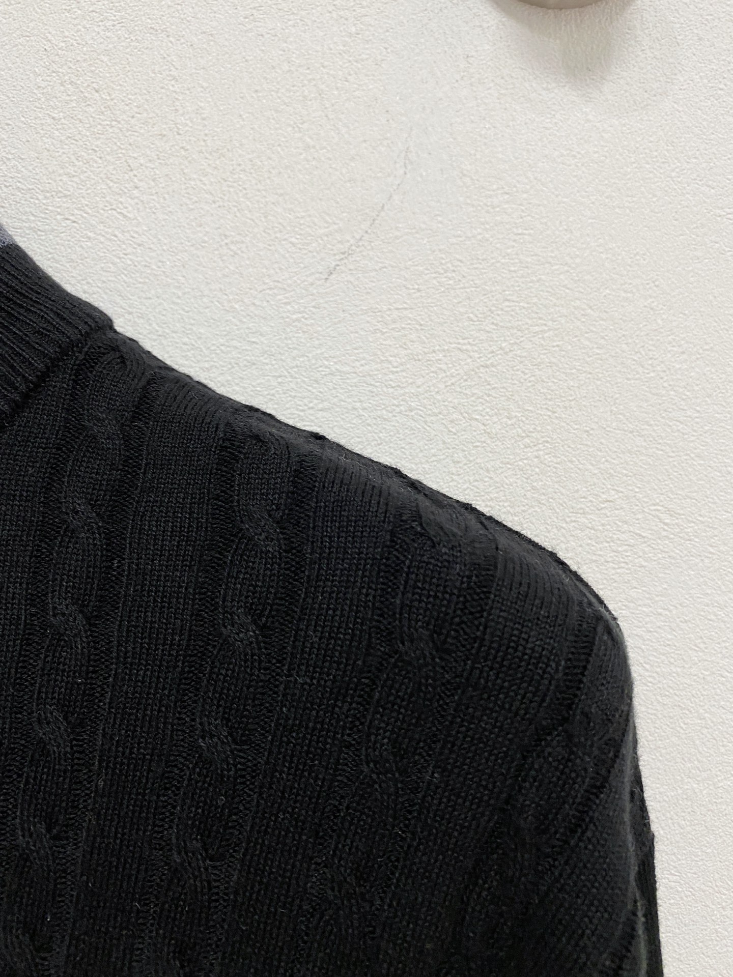 BC🇫🇷2025新款男士经典翻领针织Polo衫系列 进口针织面料呈现。轻盈柔软的面料经过成衣染色，营造出