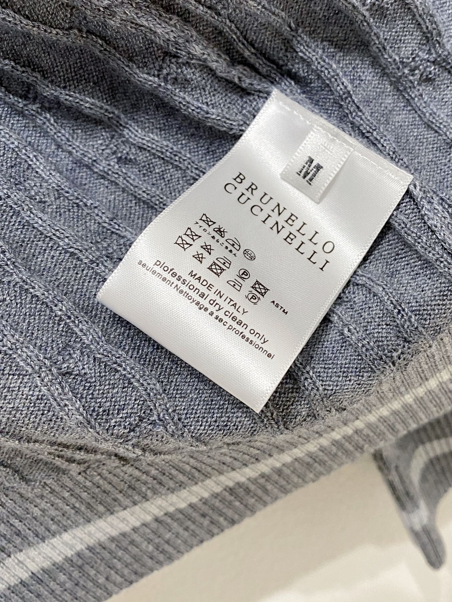 BC🇫🇷2025新款男士经典翻领针织Polo衫系列 进口针织面料呈现。轻盈柔软的面料经过成衣染色，营造出