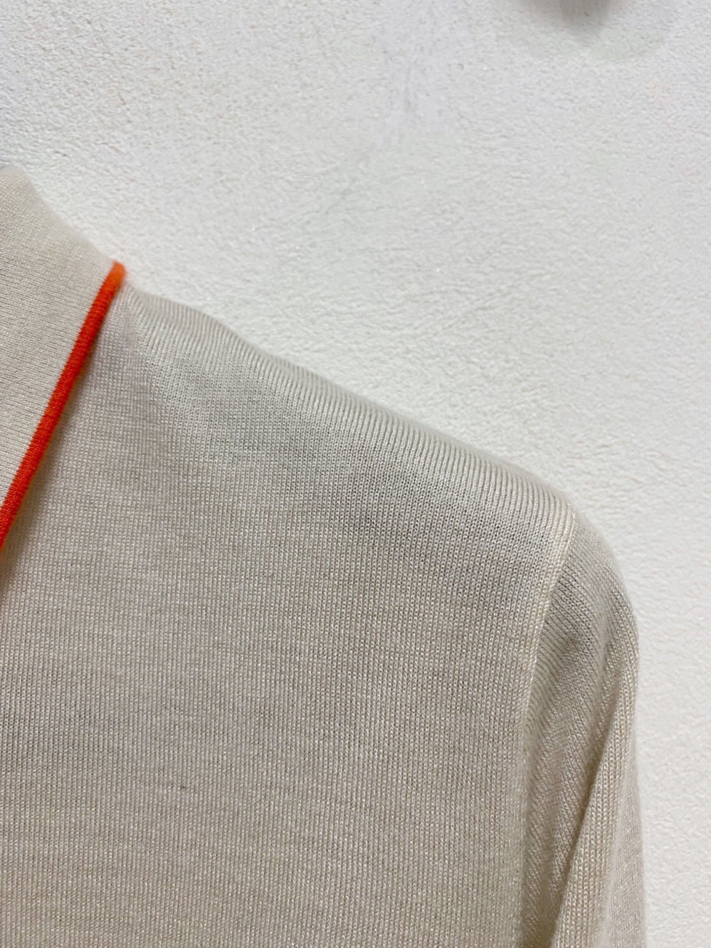 HERMES🇫🇷2025新款男士经典针织Polo衫系列 进口针织面料呈现。轻盈柔软的面料经过成衣染色，营