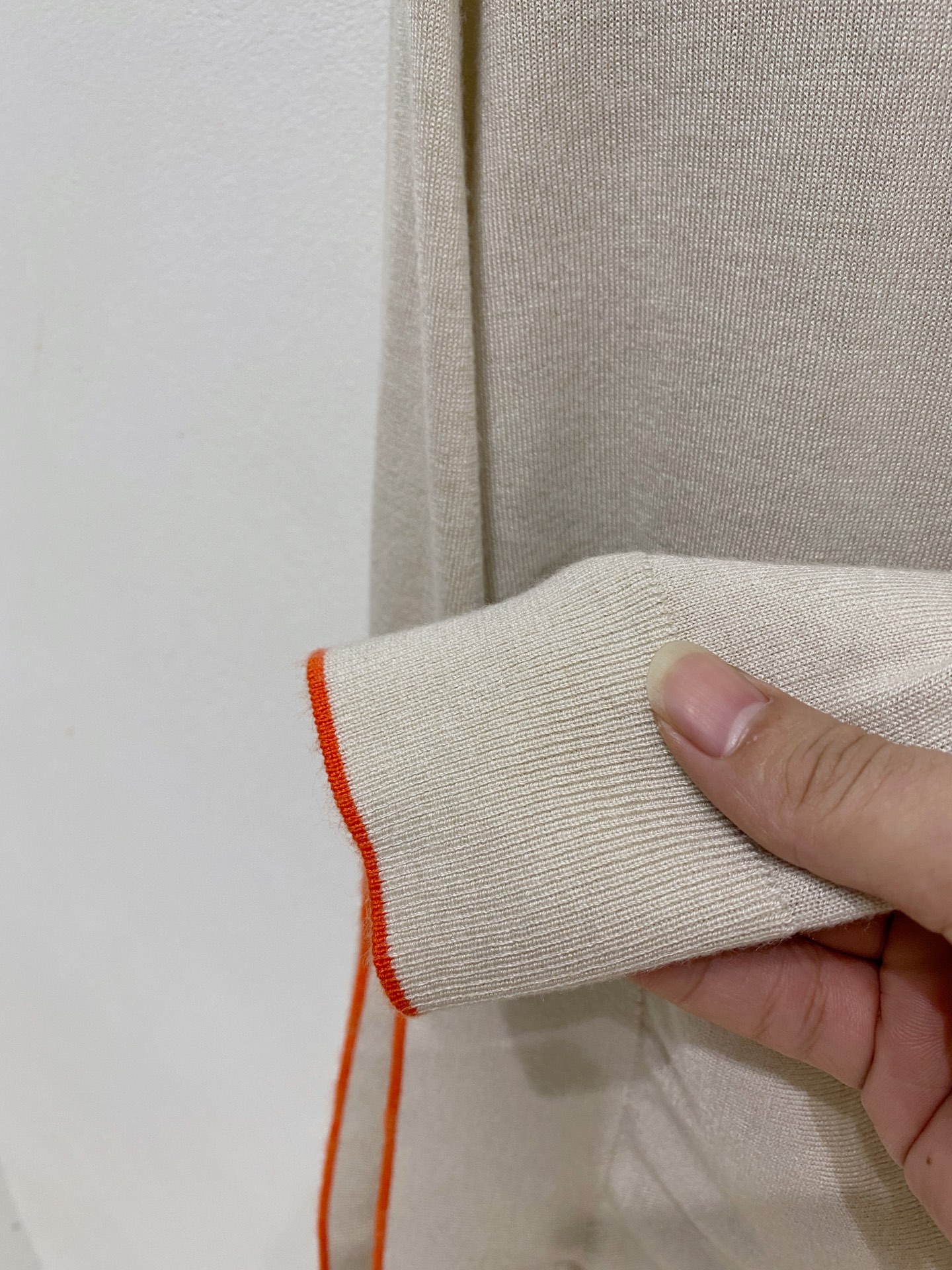 HERMES🇫🇷2025新款男士经典针织Polo衫系列 进口针织面料呈现。轻盈柔软的面料经过成衣染色，营