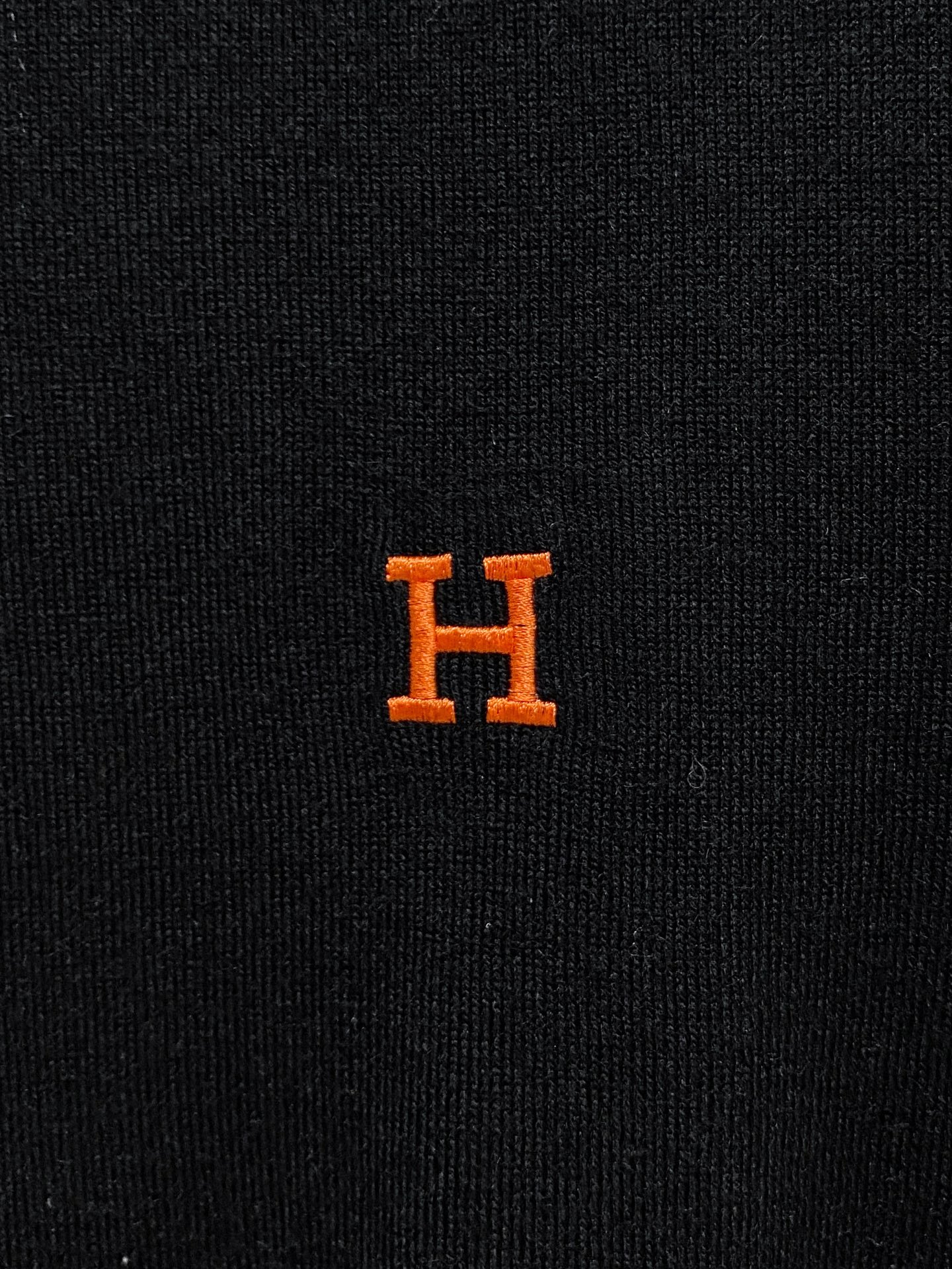 HERMES🇫🇷2025新款男士经典针织Polo衫系列 进口针织面料呈现。轻盈柔软的面料经过成衣染色，营