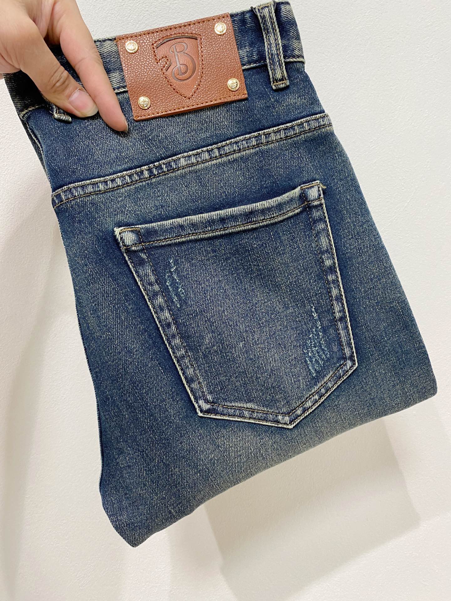 🇫🇷BURBERRY原单牛仔裤 2025新品，原版牛仔裤 原版重工打造，品牌经典LOGO设计，三标齐全！