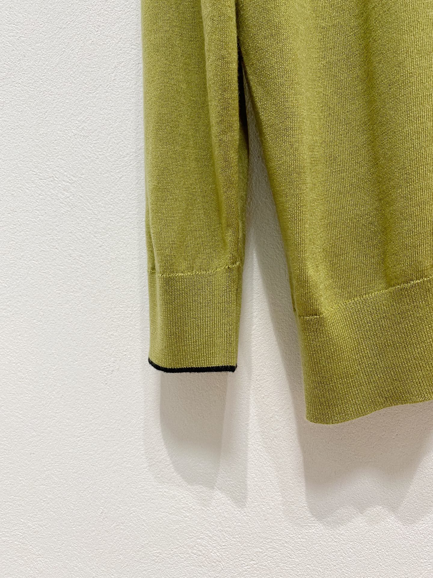 LV 🇫🇷2025新款男士经典针织Polo衫系列 进口针织面料呈现。轻盈柔软的面料经过成衣染色，营造出优