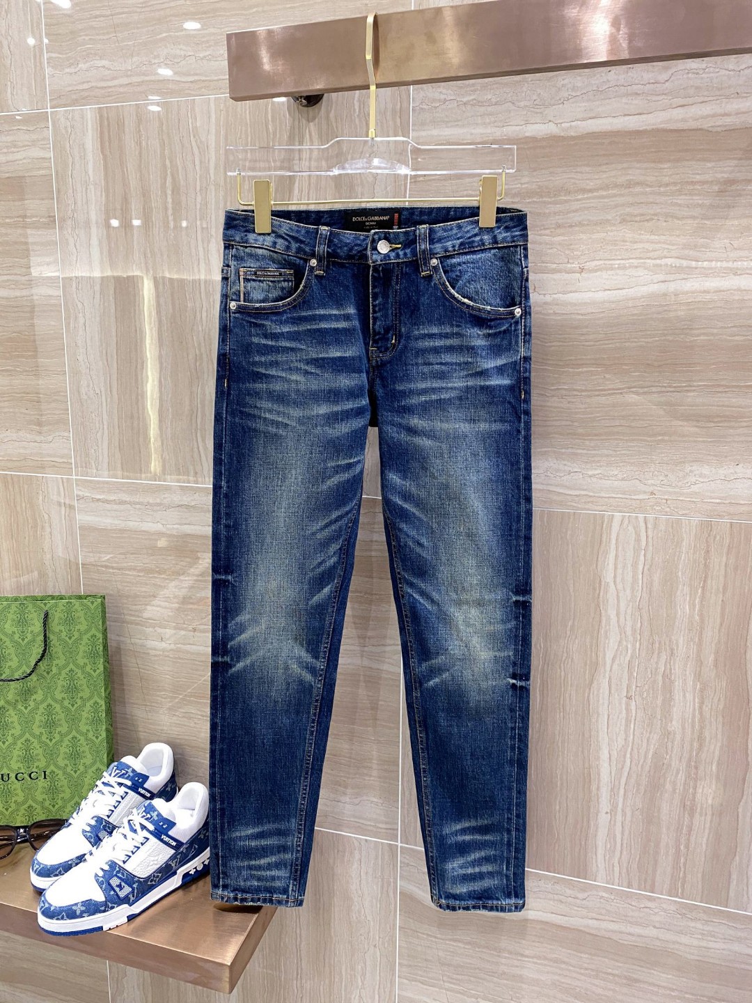 NO:726398,Support after the new year, Dolce & Gabbana high-end small expensive jeans ss new men's jeans trousers, small straight, micro-elastic slimming, perfect details, high-quality hardware and accessories, fine workmanship, complete three standards, code number 29-38,, Dolce&Gabbana, jeans,19860909支持年后 杜嘉班纳 高端小贵牛仔裤 ss新款男士牛仔裤长裤 小直筒 微弹力显瘦修身,细节完美,五金辅料精选高等品质,做功精细,三标齐全 码数29-38,,Dolce&Gabbana,jeans,,Men's clothing