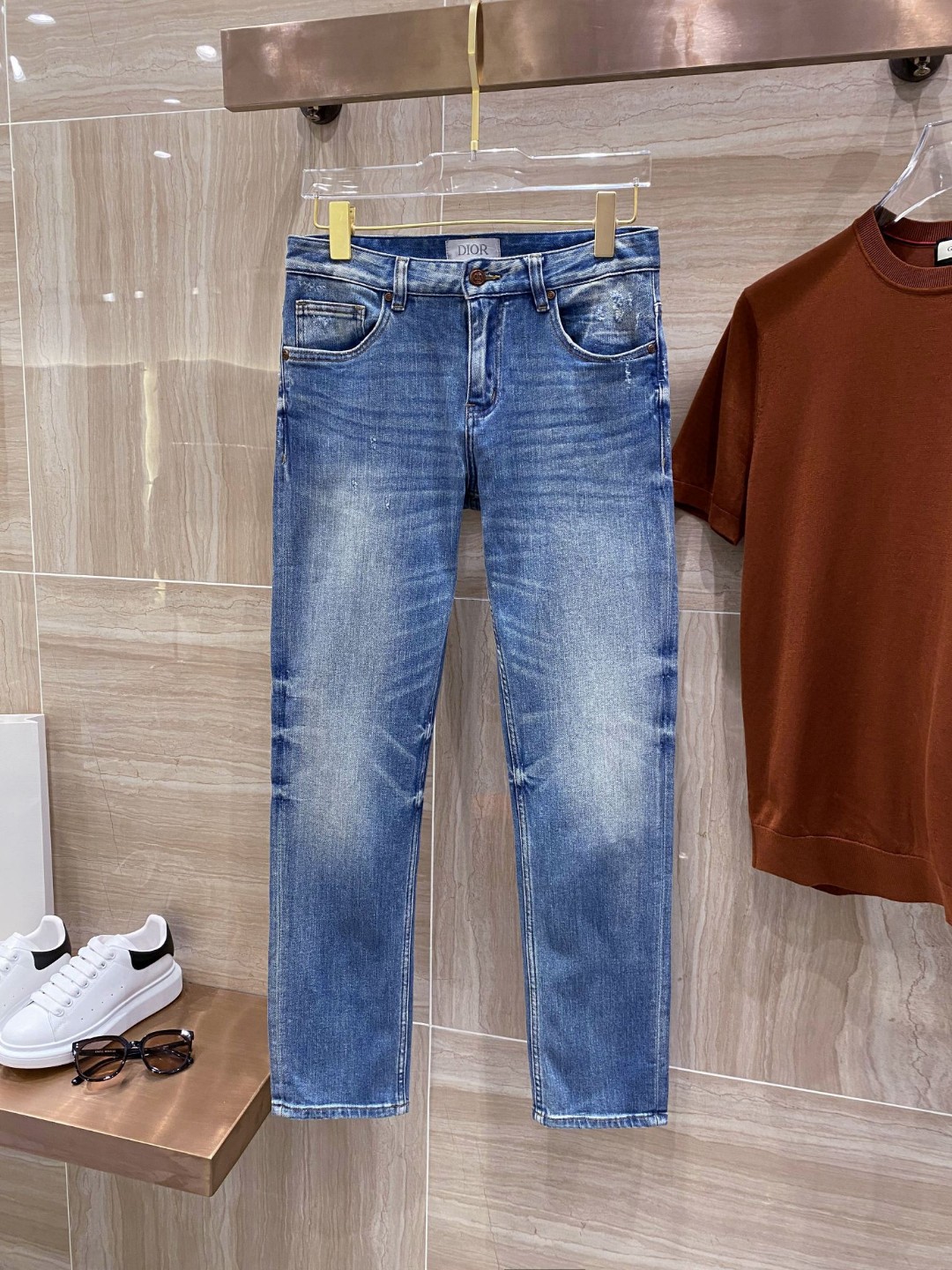 NO:726404,Support DIOR high-end small expensive jeans after the new year, ss new men's jeans trousers, small straight, micro-elasticity, slimming, perfect details, high-quality hardware and accessories, fine workmanship, complete three standards, code number 29-34,, dior, jeans,19860909支持年后 DIOR 高端小贵牛仔裤 ss新款男士牛仔裤长裤 小直筒 微弹力显瘦修身,细节完美,五金辅料精选高等品质,做功精细,三标齐全 码数29-34,,dior,jeans,,Men's clothing