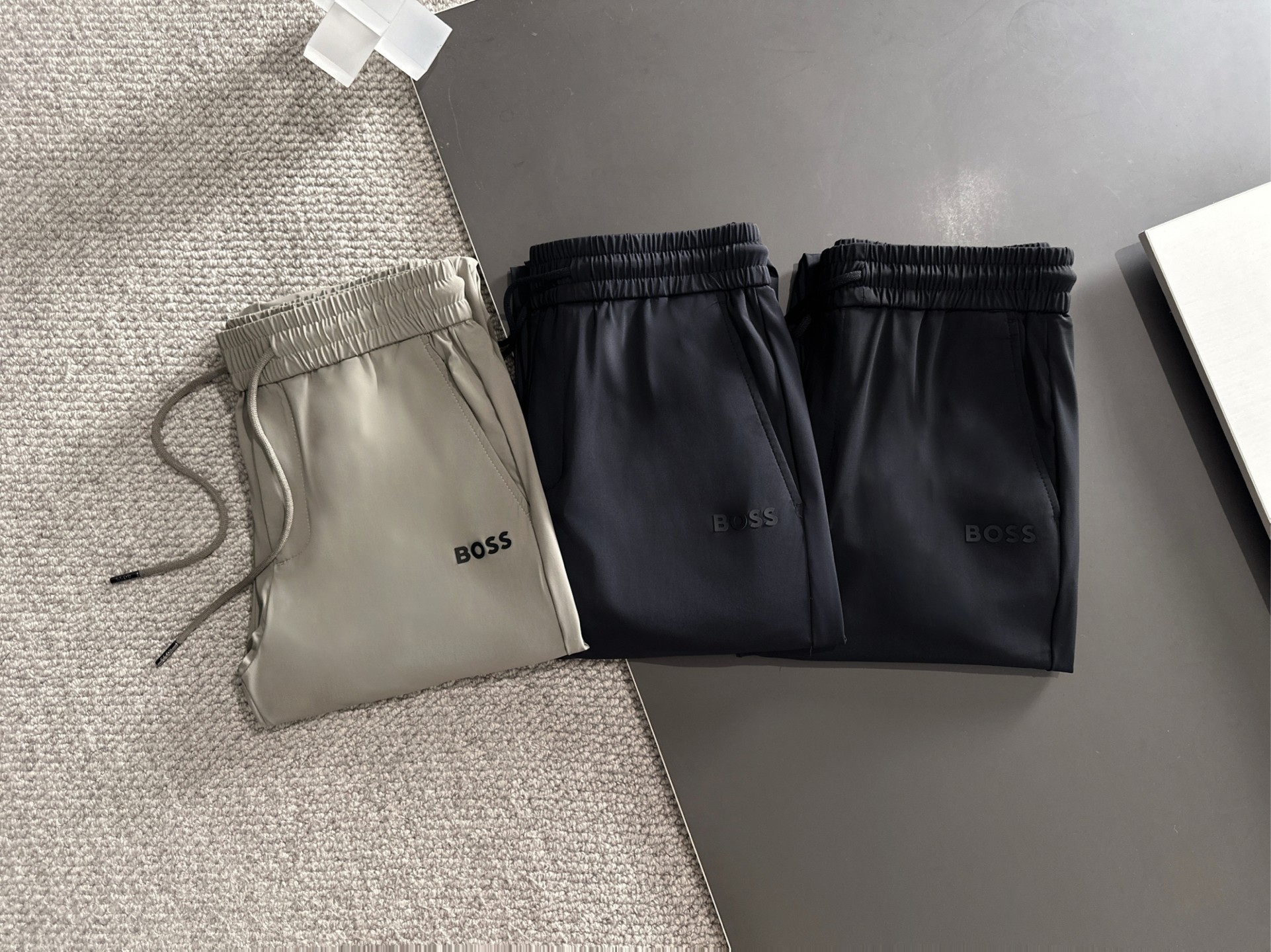 🇫🇷 BOSS 2026春夏爆款颜色：黑色，灰色，藏蓝色尺码：M-4XL介绍：高端松紧腰裤 顶级设计 高