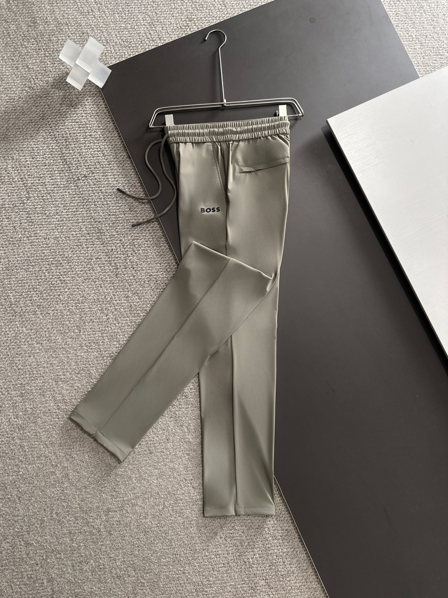 🇫🇷 BOSS 2026春夏爆款颜色：黑色，灰色，藏蓝色尺码：M-4XL介绍：高端松紧腰裤 顶级设计 高