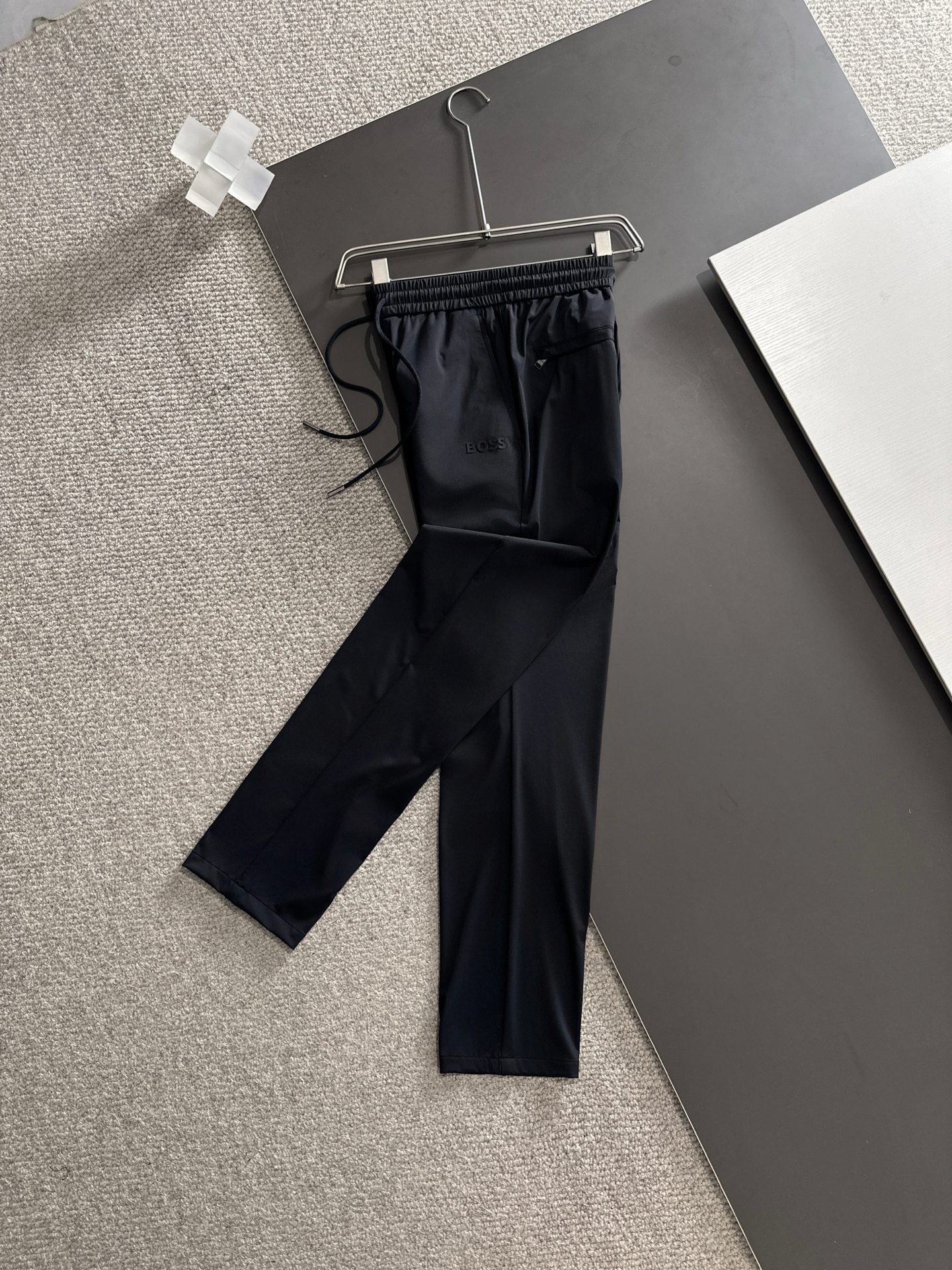 🇫🇷 BOSS 2026春夏爆款颜色：黑色，灰色，藏蓝色尺码：M-4XL介绍：高端松紧腰裤 顶级设计 高