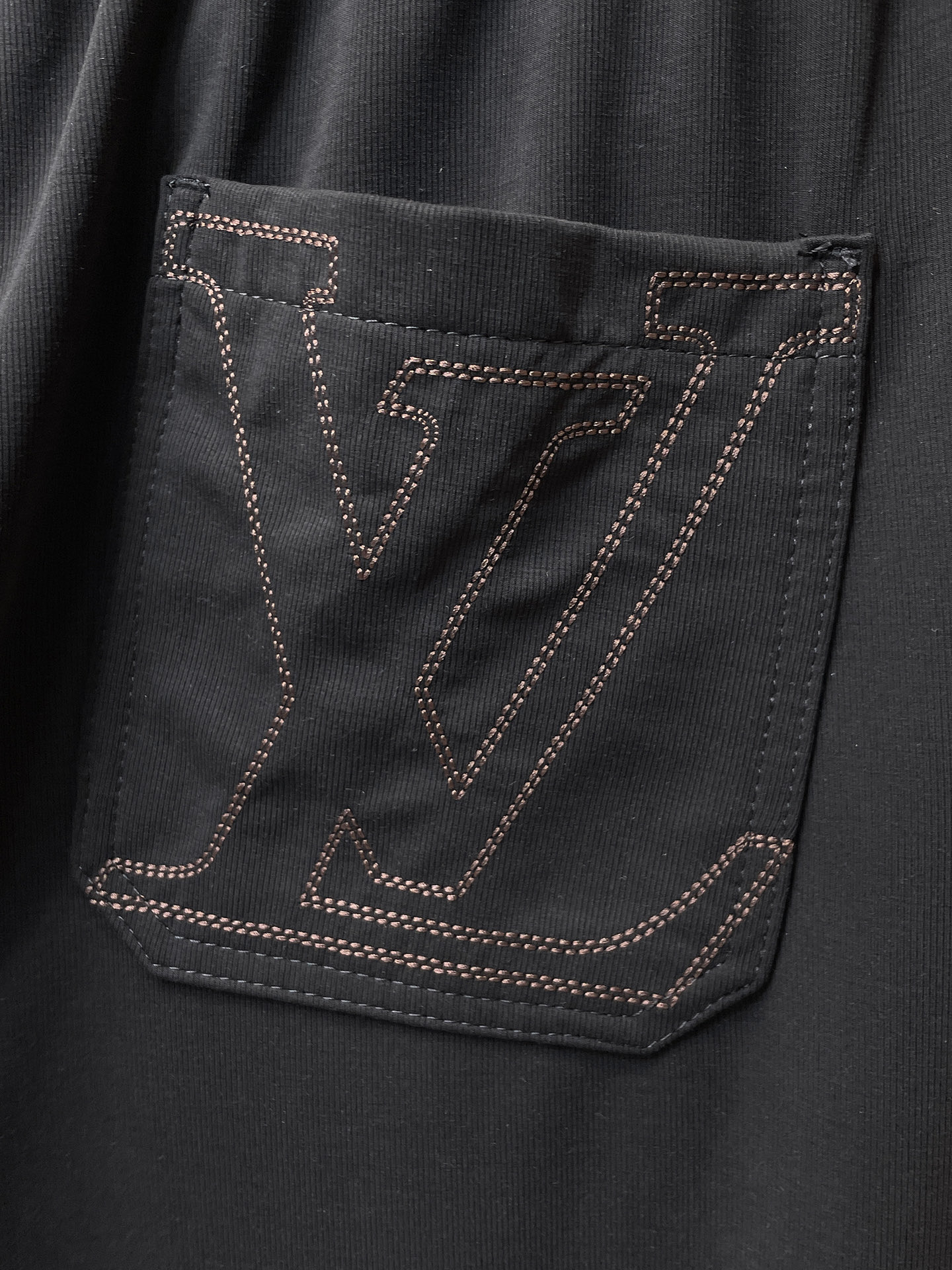🇫🇷 LV 原单休闲裤 2026新品，夏天新款 原版休闲裤 原版重工打造，品牌经典LOGO设计，三标齐全