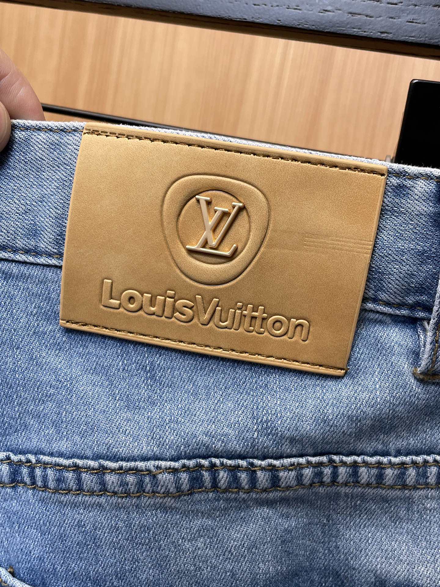 🇫🇷LV 原单牛仔裤 2026新品，原版牛仔裤 原版重工打造，品牌经典LOGO设计，三标齐全！原版五金辅