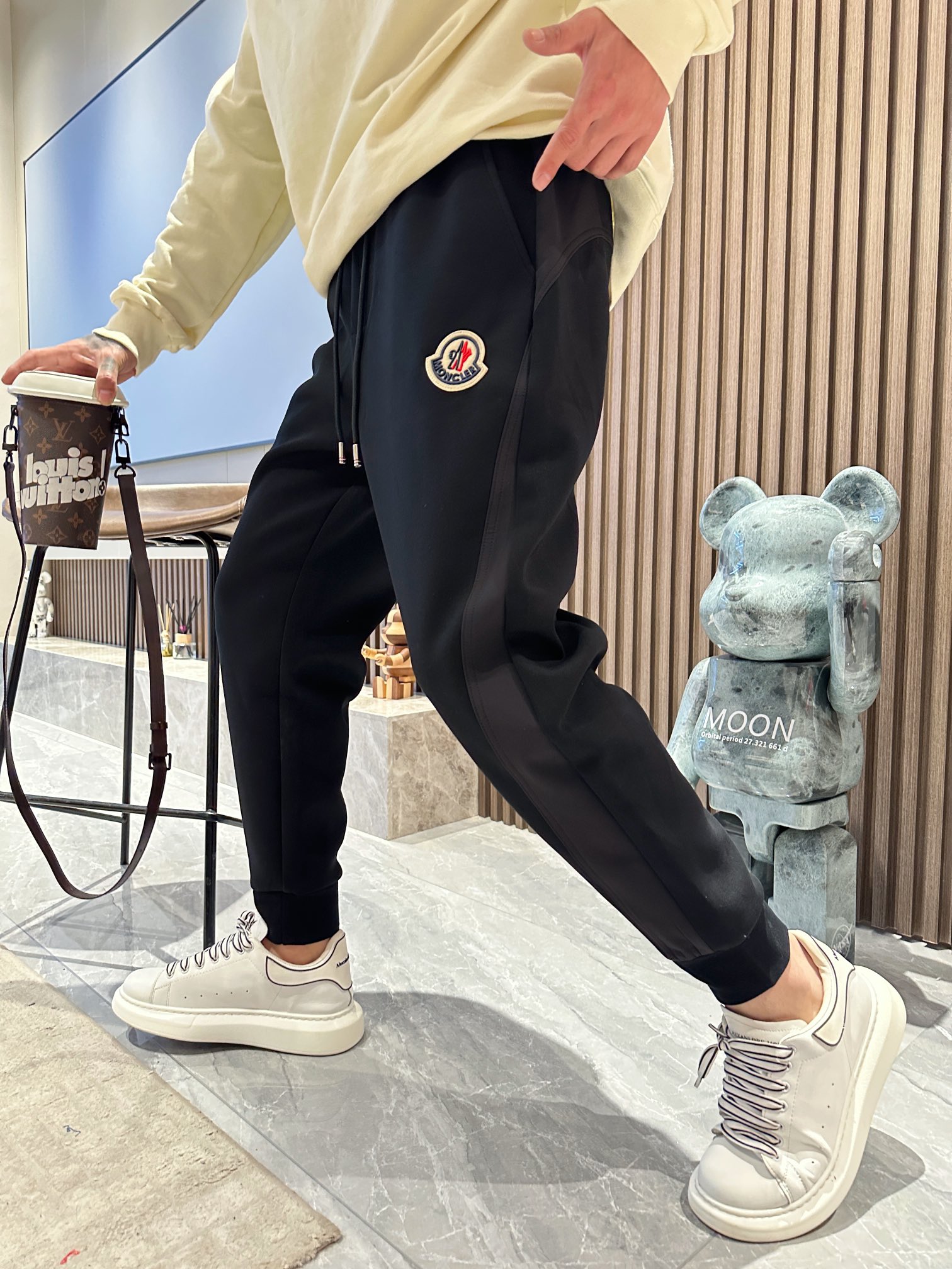 We Offer Moncler Fashion Clothing Pants & Trousers Fall/Winter Collection Casual
