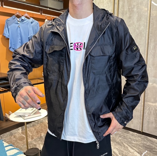 Fendi 2025 Lightweight Jacket - Italian Fabric, Luxury Hardware - Stylish & Versatile 1 Fendi 2025 Lightweight Jacket - Italian Fabric, Luxury Hardware - Stylish & Versatile
