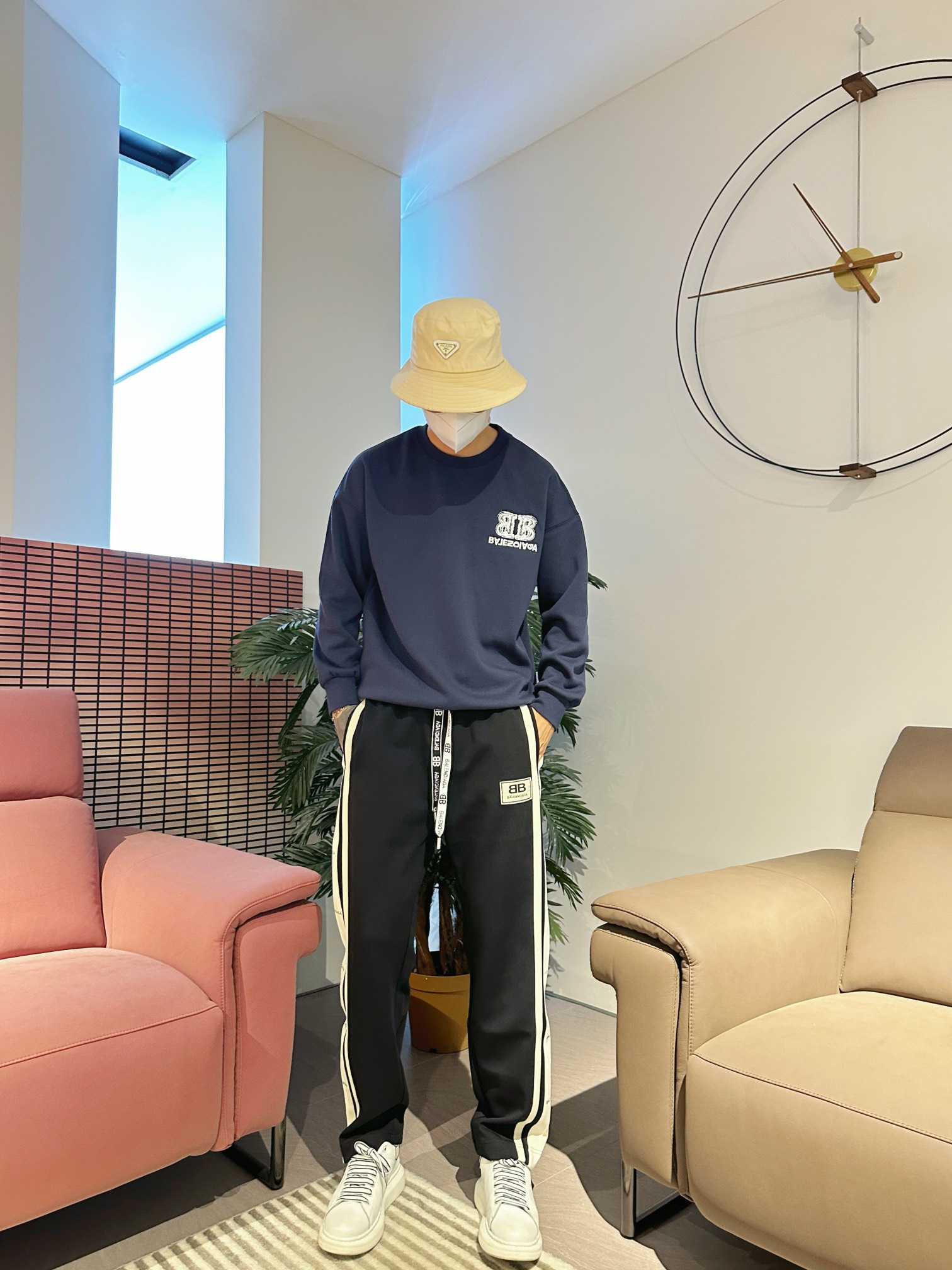 巴黎世家 顶级货品🐮 🆕2025秋冬新款休闲裤！官网同步发售。品牌经典LOGO休闲裤 ，定制面料，舒适度