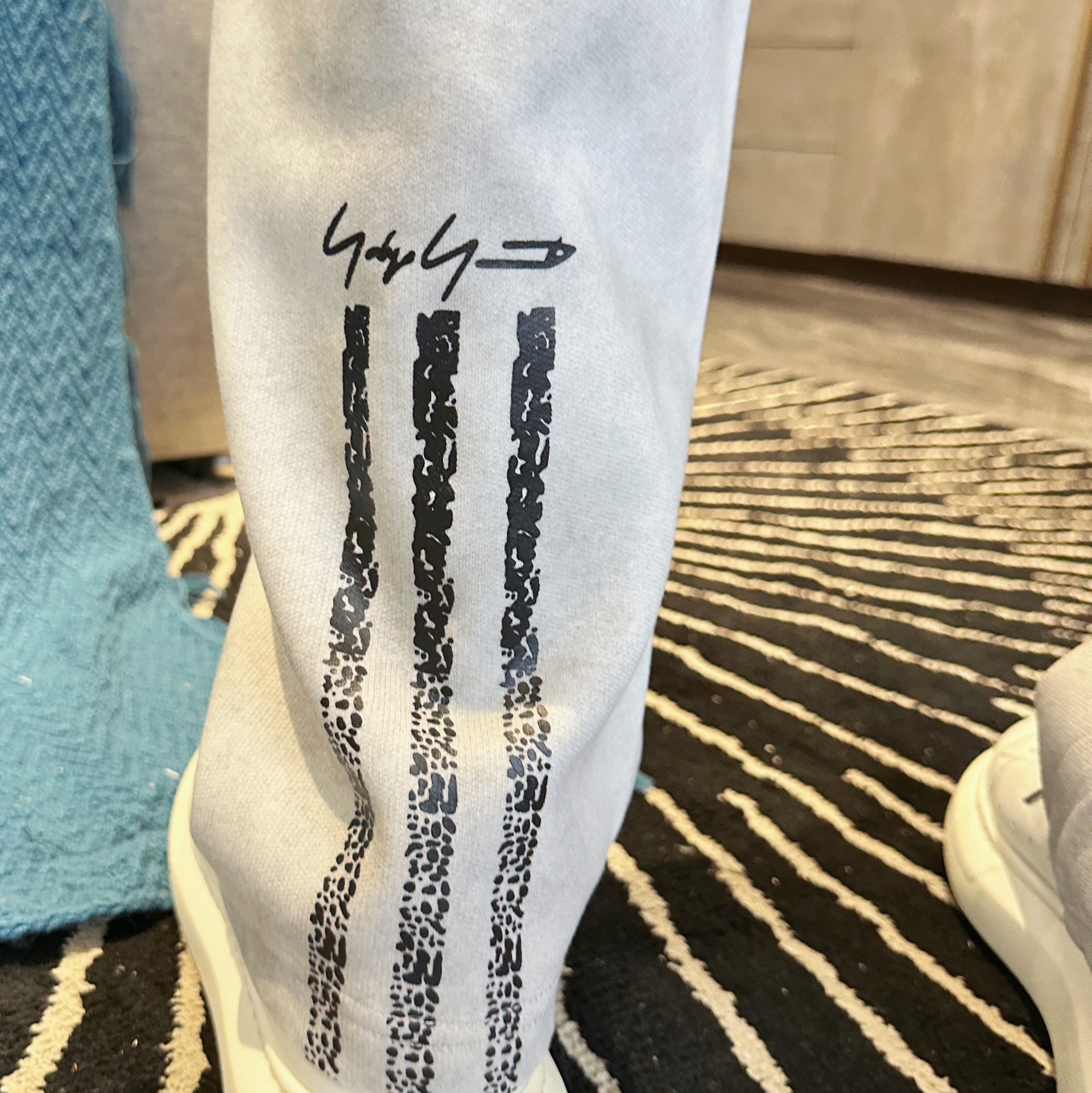   Y-3  顶级货品🐮🆕2025春夏新款休闲裤！官网同步发售。品牌经典LOGO休闲裤 ，定制面料，舒适