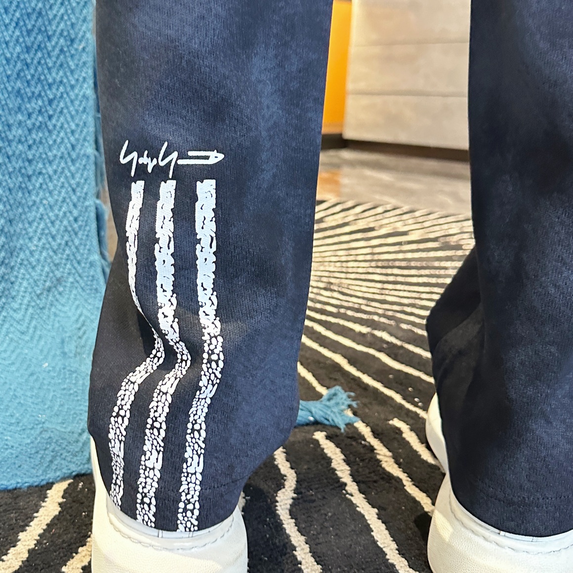   Y-3  顶级货品🐮🆕2025春夏新款休闲裤！官网同步发售。品牌经典LOGO休闲裤 ，定制面料，舒适