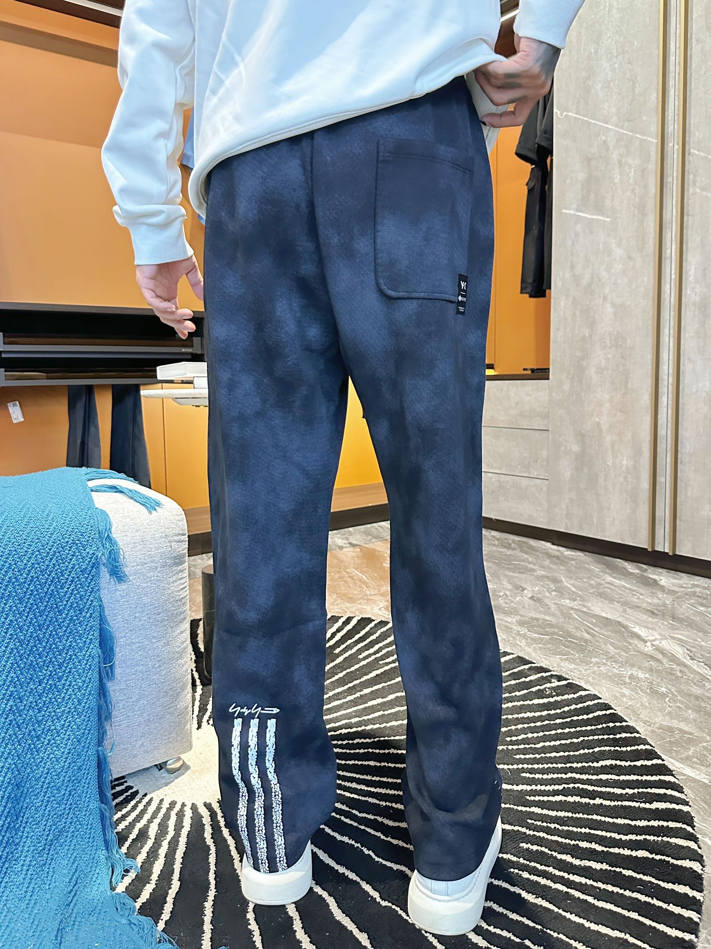   Y-3  顶级货品🐮🆕2025春夏新款休闲裤！官网同步发售。品牌经典LOGO休闲裤 ，定制面料，舒适