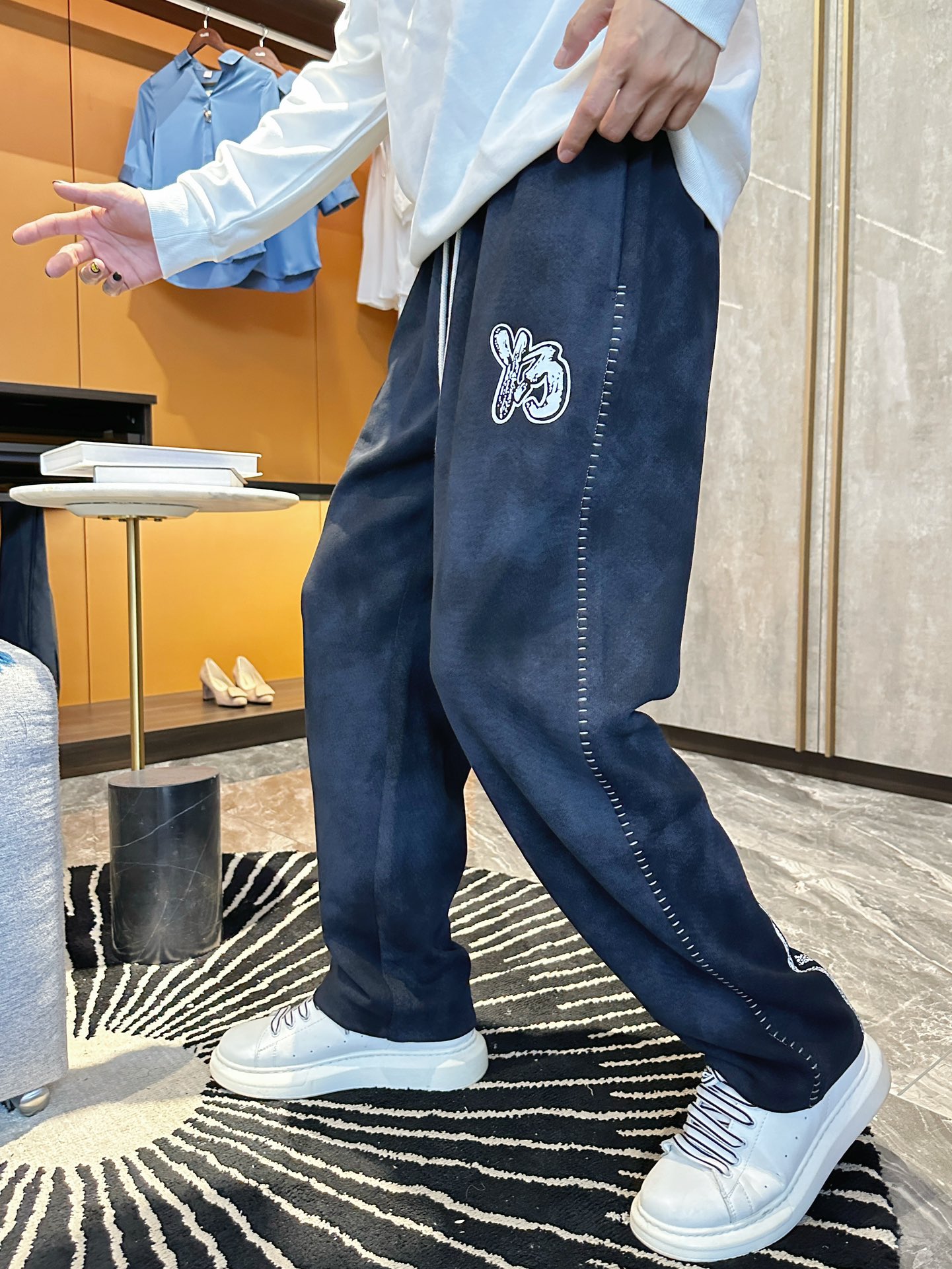   Y-3  顶级货品🐮🆕2025春夏新款休闲裤！官网同步发售。品牌经典LOGO休闲裤 ，定制面料，舒适