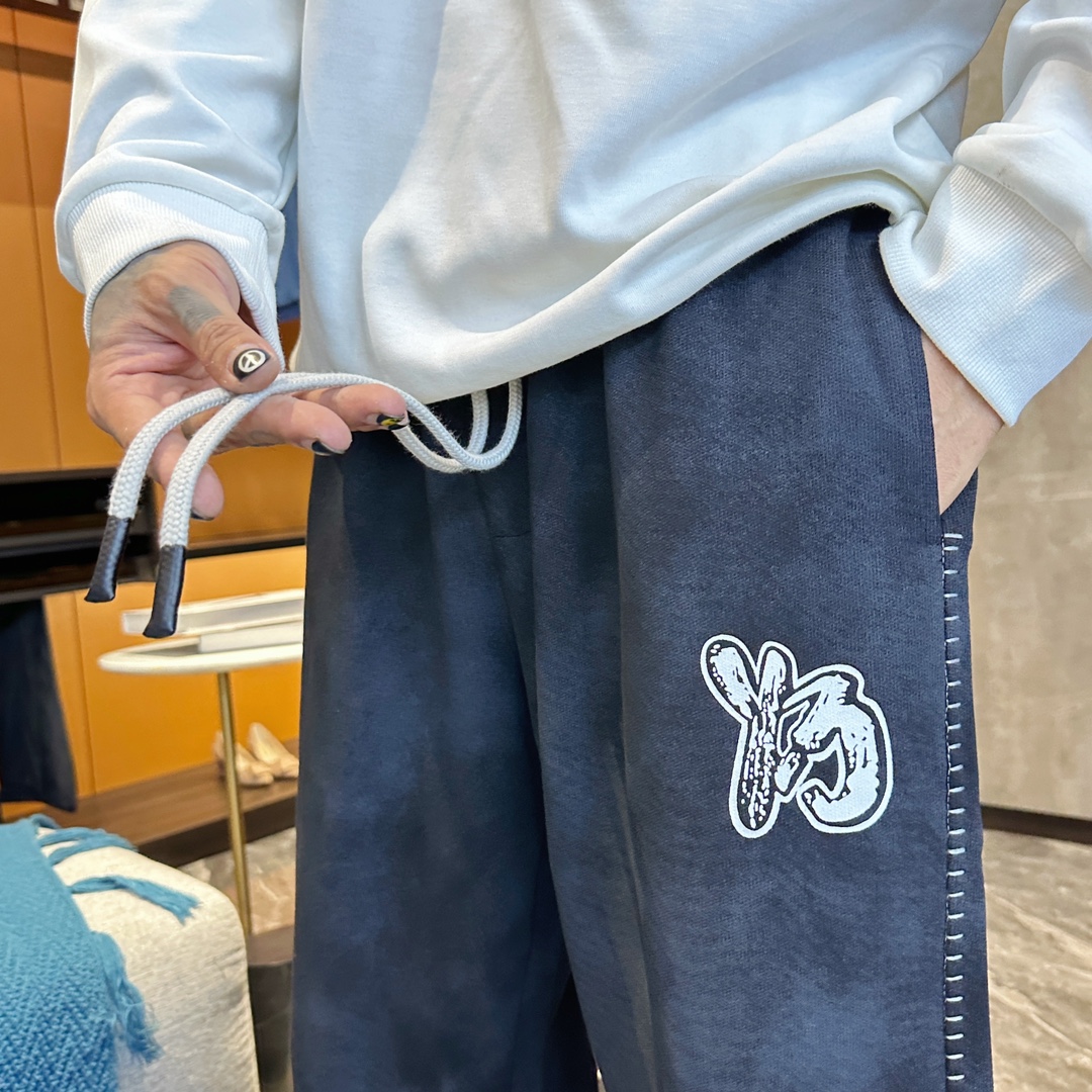   Y-3  顶级货品🐮🆕2025春夏新款休闲裤！官网同步发售。品牌经典LOGO休闲裤 ，定制面料，舒适