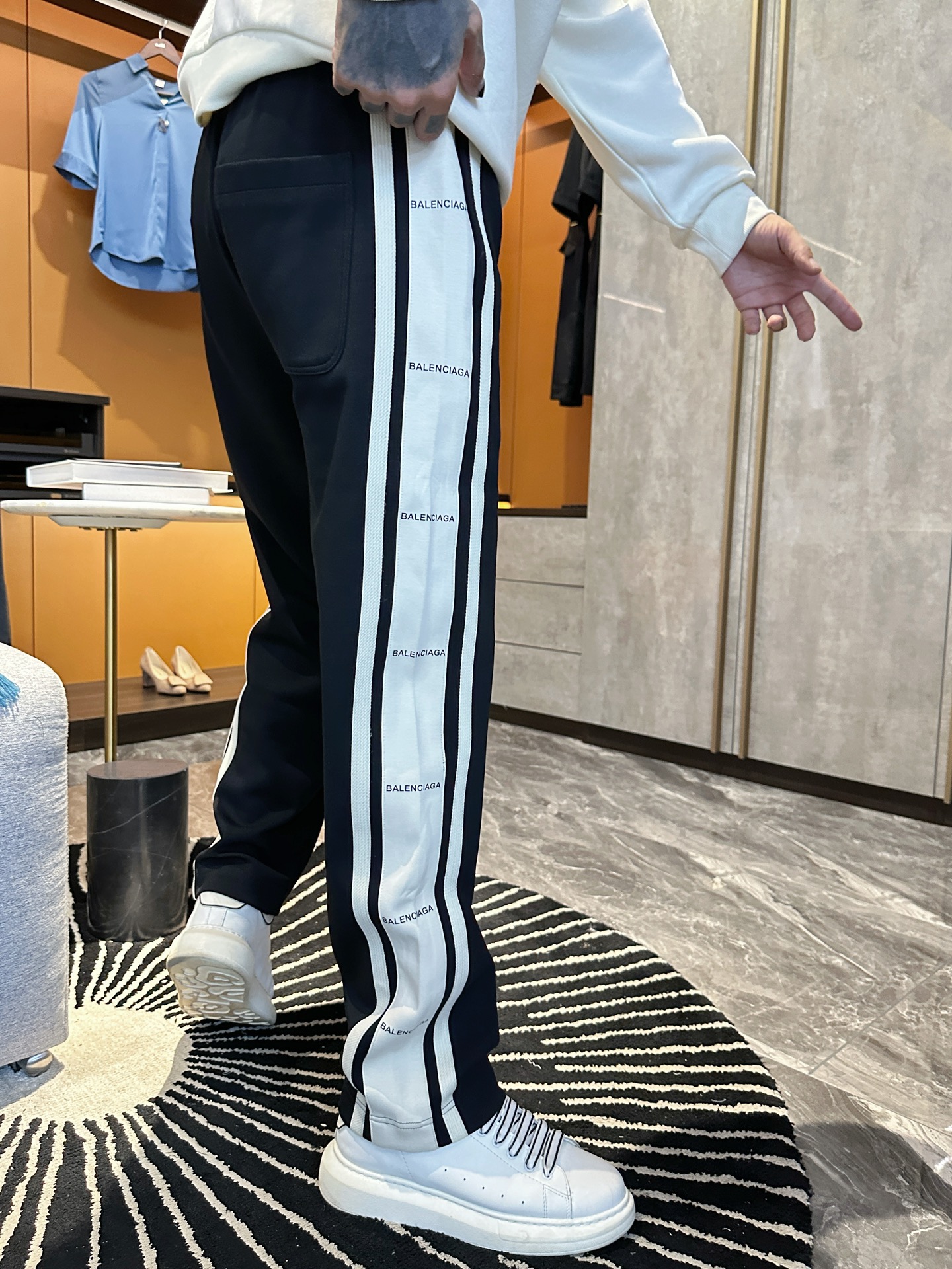   巴黎世家  顶级货品🐮🆕2025春夏新款休闲裤！官网同步发售。品牌经典LOGO休闲裤 ，定制面料，舒