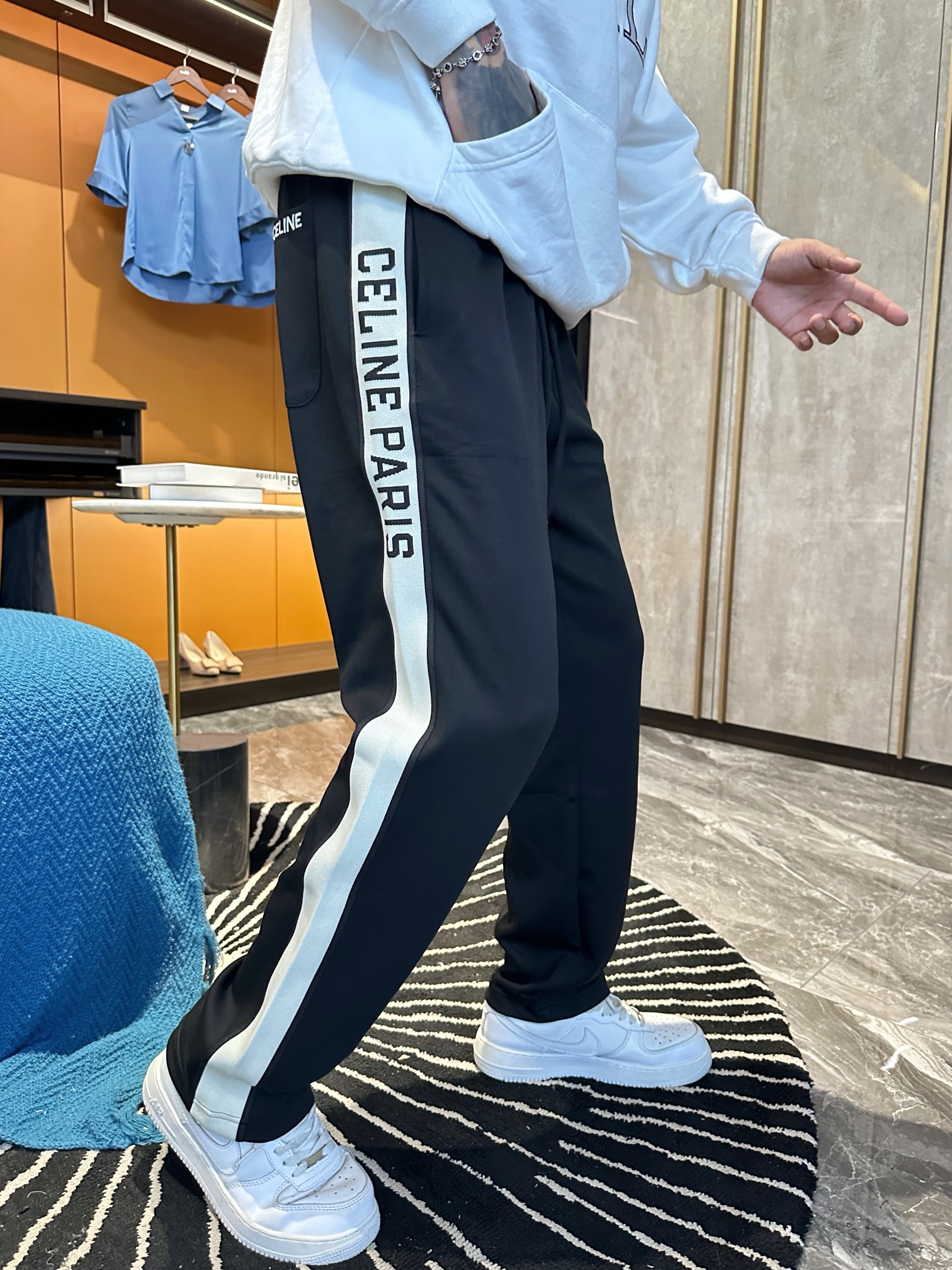   塞琳  顶级货品🐮🆕2025春夏新款休闲裤！官网同步发售。品牌经典LOGO休闲裤 ，定制面料，舒适度