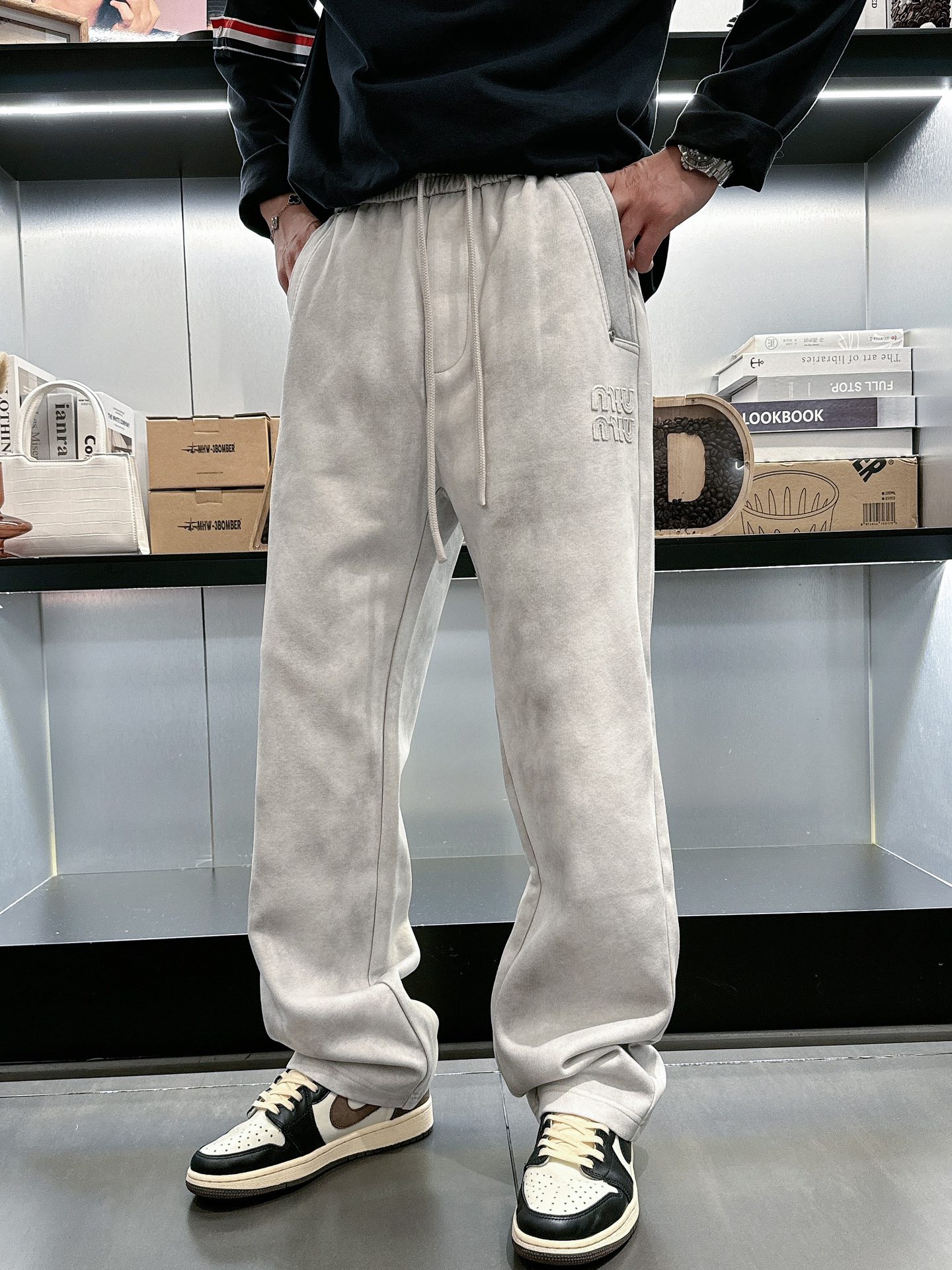 “2025 Spring & Summer P600 MIU Leisure Pants: Custom Fabrics, Great Comfort, Classic Logo” - 图片 2