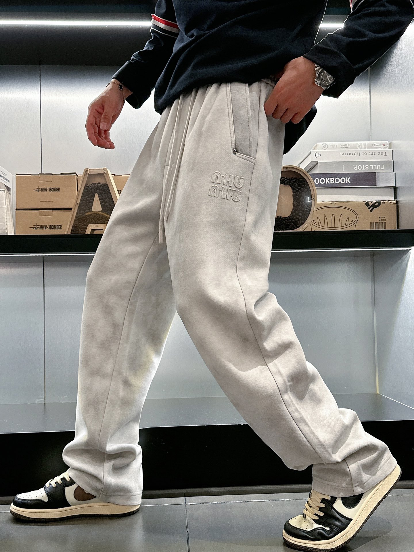 “2025 Spring & Summer P600 MIU Leisure Pants: Custom Fabrics, Great Comfort, Classic Logo” - 图片 1