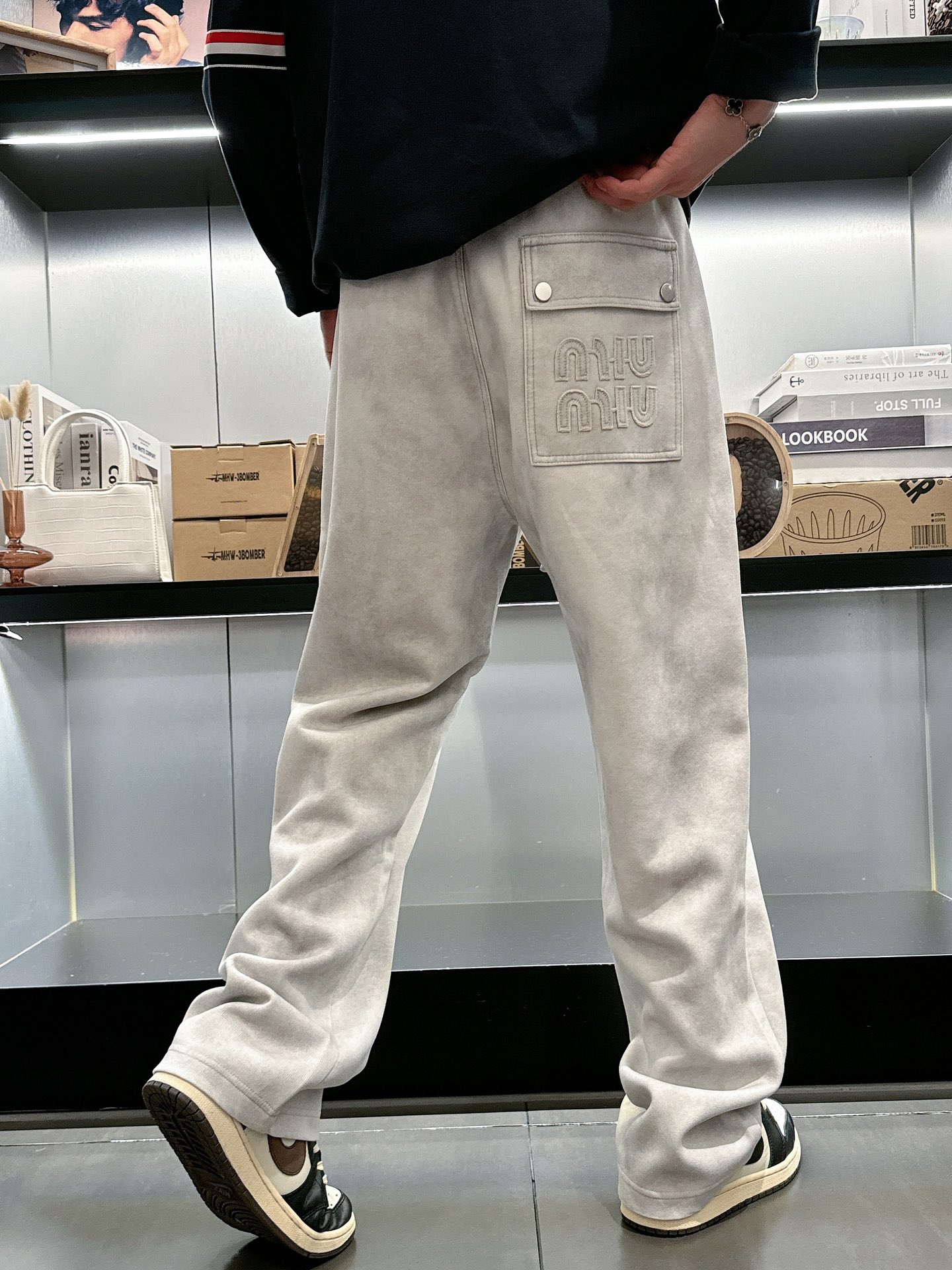 “2025 Spring & Summer P600 MIU Leisure Pants: Custom Fabrics, Great Comfort, Classic Logo” - 图片 4