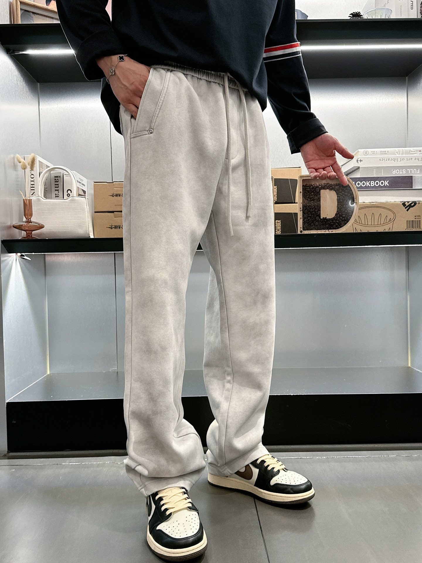 “2025 Spring & Summer P600 MIU Leisure Pants: Custom Fabrics, Great Comfort, Classic Logo” - 图片 5