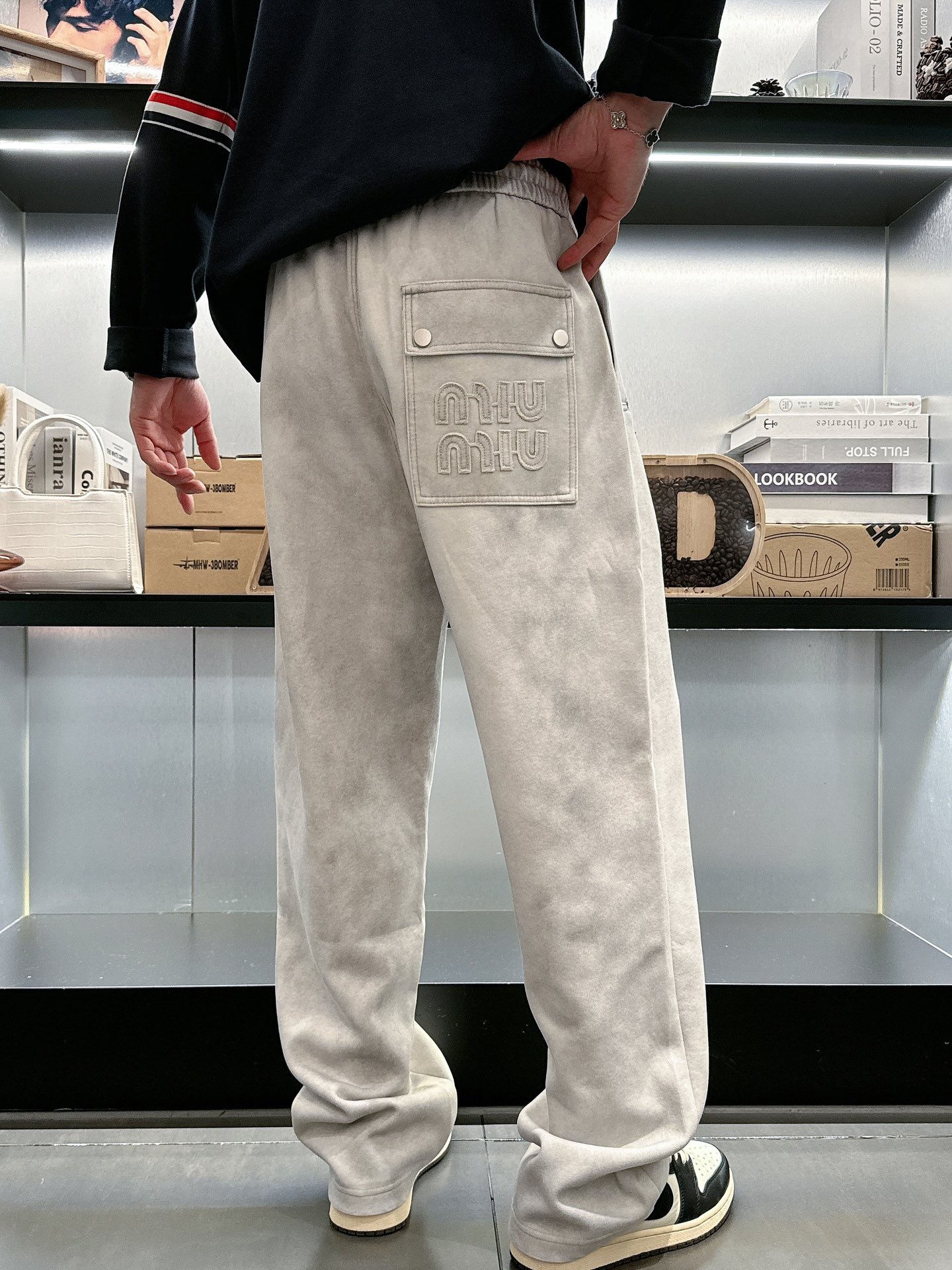 “2025 Spring & Summer P600 MIU Leisure Pants: Custom Fabrics, Great Comfort, Classic Logo” - 图片 6