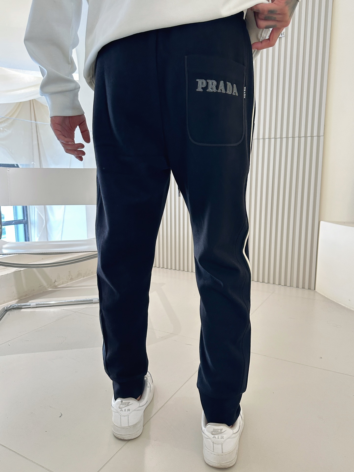   普拉达  顶级货品🐮 🆕2025春夏新款休闲裤！官网同步发售。品牌经典LOGO休闲裤 ，定制面料，舒