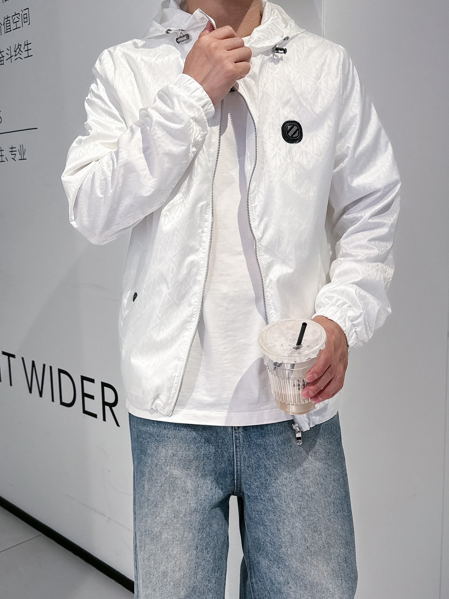 NO:572758,Ermenegildo Ermenegildo Zegna's new jacket, original order, fashionable jacket and jacket made of imported Italian fabrics. The European counters are synchronized, the upper body is more casual and generous, the counter's original hardware is a new luxury high-end customized accessory!  Luxurious brand-specific logo embellishment design, the highest quality shipments in the market, original accessories, the ultimate in luxury!  Soft and comfortable. The upper body is very handsome!  Suitable for any scene!  Size: M-3XL,,zegna,jackets & coats,jackets & coats,alexander wang19860909杰尼亚新款夹克外套,原单狠货 意大利进口面料时尚夹克外套.欧洲专柜同步,上身更随意大方,专柜原版五金奢华高档定制配饰新作！奢华品牌特质logo点缀设计,市场最高品质出货、原版辅料,奢华极致！柔软舒适.上身爆帅！适合任意场景！码数:M-3XL,,zegna,jackets & coats,jackets & coats,alexander wang,Men's clothing